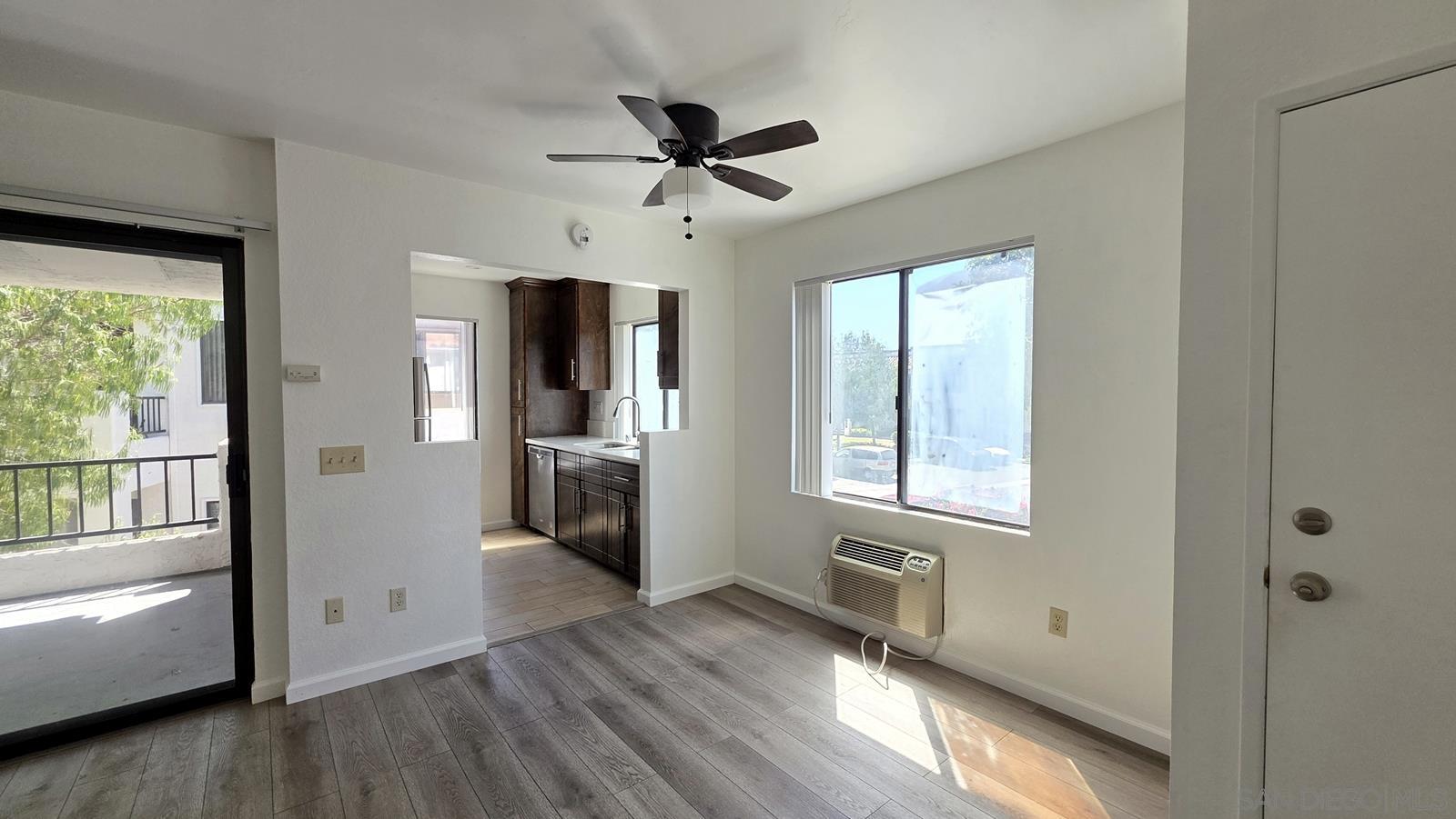 Detail Gallery Image 6 of 24 For 8451  Westmore  112, San Diego,  CA 92126 - 2 Beds | 2 Baths