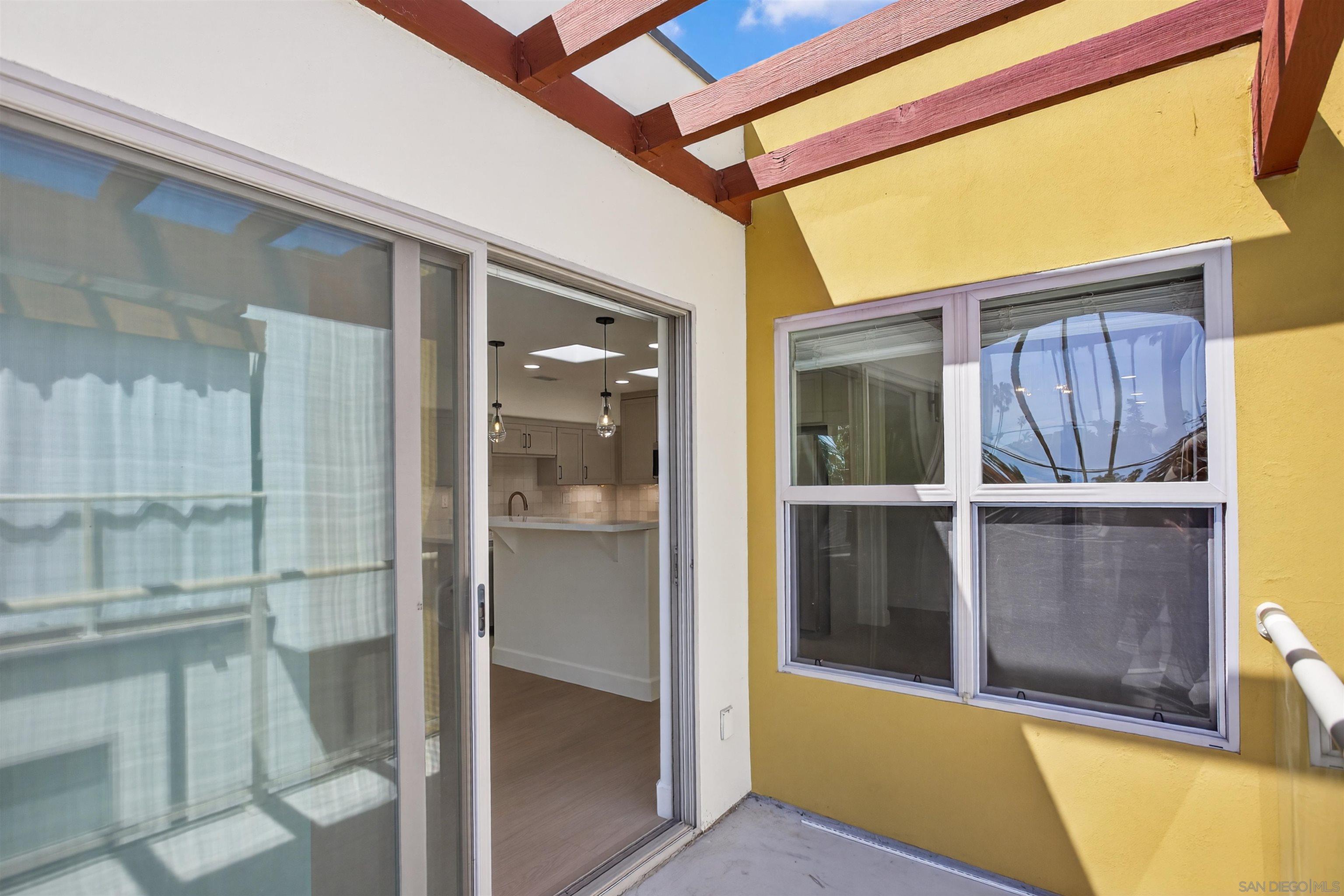 Detail Gallery Image 11 of 36 For 381  Bonair, La Jolla,  CA 92037 - 3 Beds | 2/1 Baths