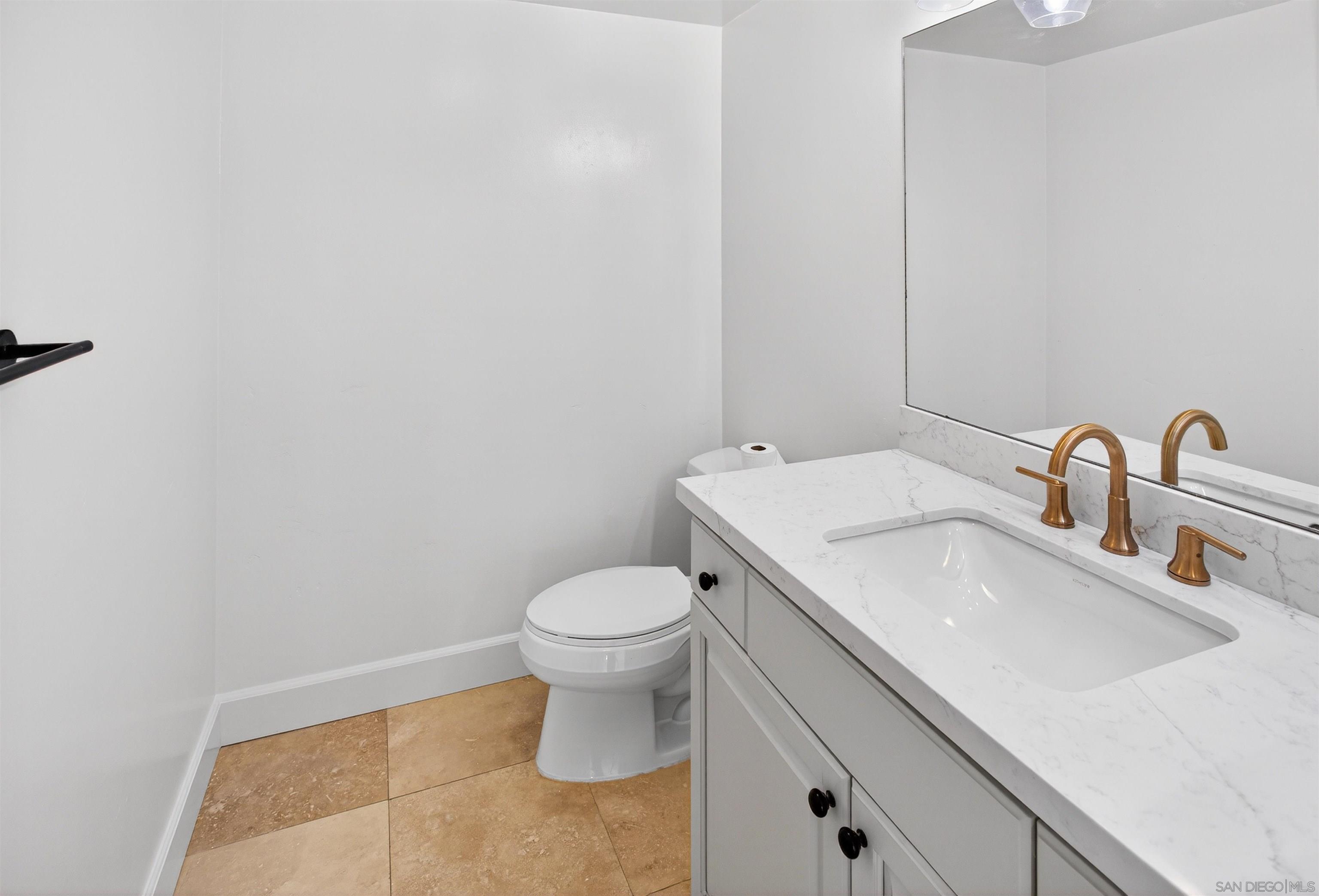 Detail Gallery Image 12 of 36 For 381  Bonair, La Jolla,  CA 92037 - 3 Beds | 2/1 Baths