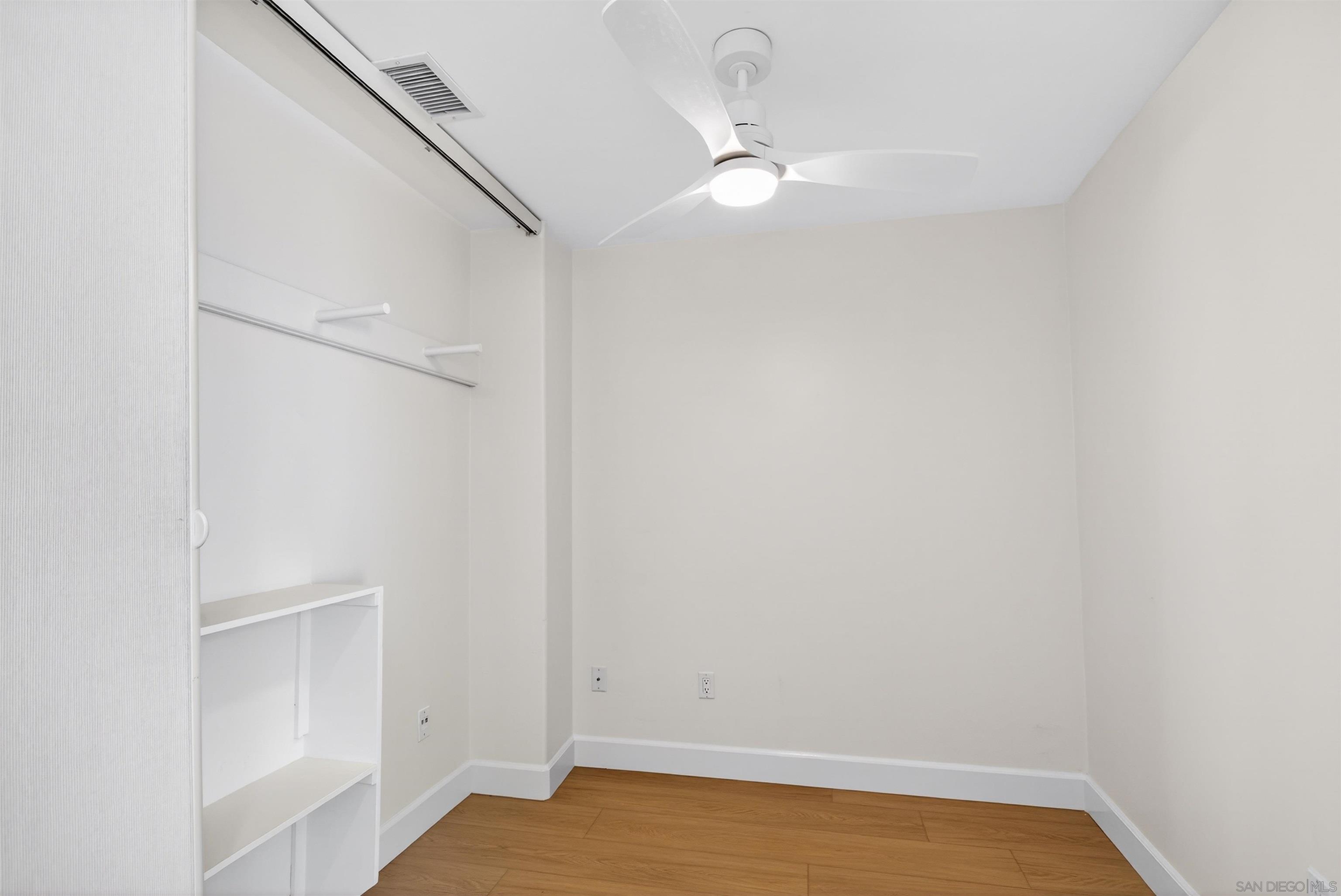 Detail Gallery Image 13 of 36 For 381  Bonair, La Jolla,  CA 92037 - 3 Beds | 2/1 Baths