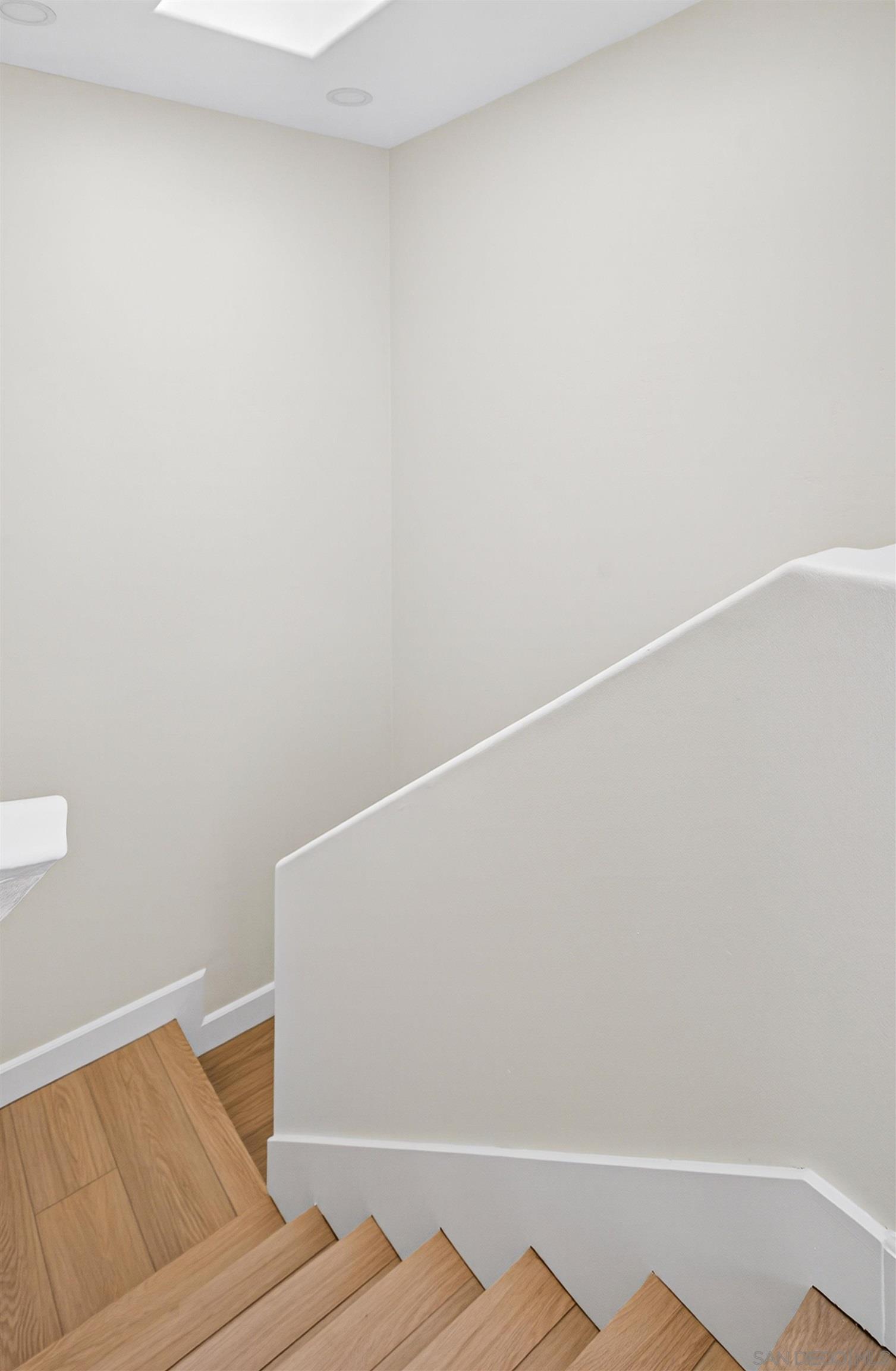 Detail Gallery Image 14 of 36 For 381  Bonair, La Jolla,  CA 92037 - 3 Beds | 2/1 Baths