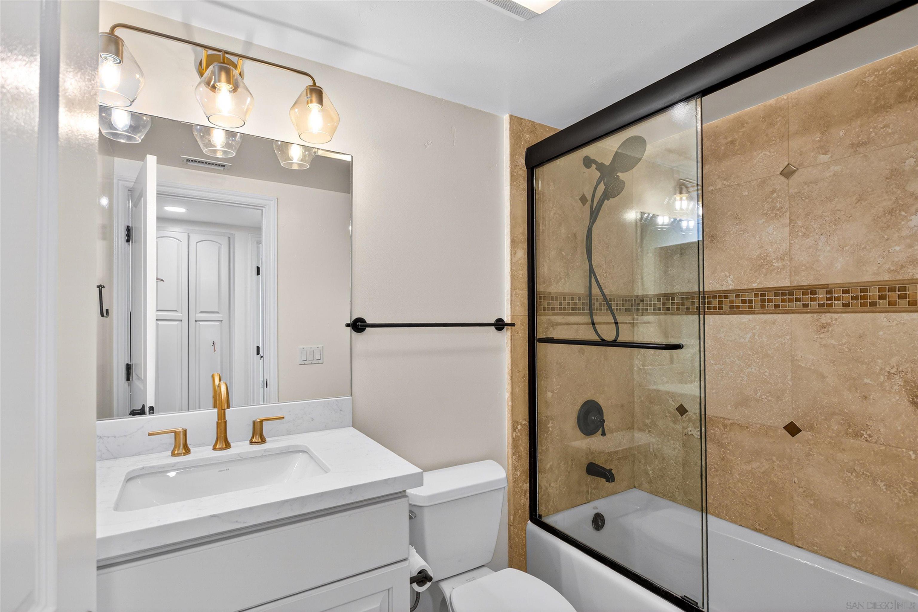 Detail Gallery Image 17 of 36 For 381  Bonair, La Jolla,  CA 92037 - 3 Beds | 2/1 Baths