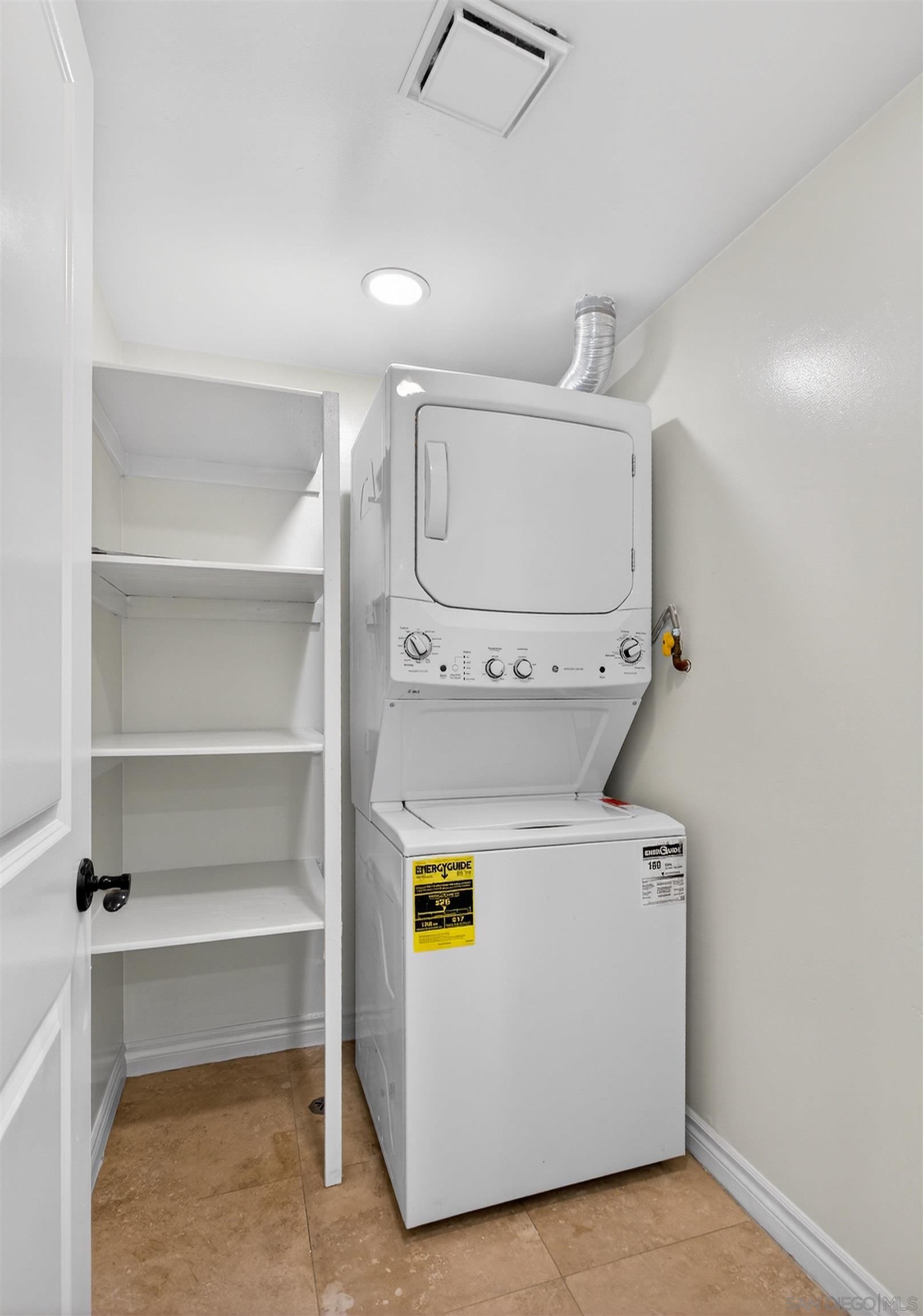 Detail Gallery Image 18 of 36 For 381  Bonair, La Jolla,  CA 92037 - 3 Beds | 2/1 Baths