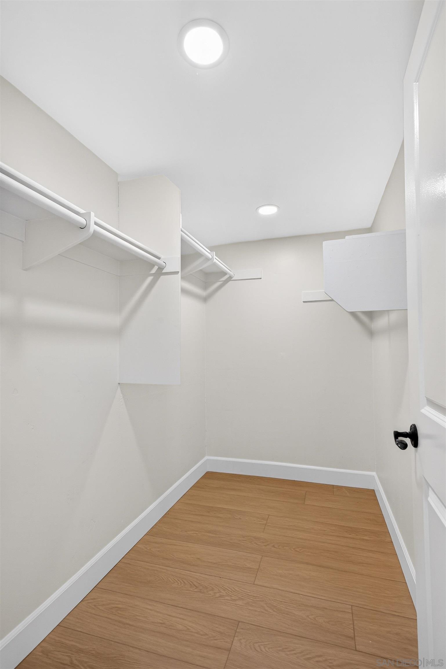 Detail Gallery Image 19 of 36 For 381  Bonair, La Jolla,  CA 92037 - 3 Beds | 2/1 Baths