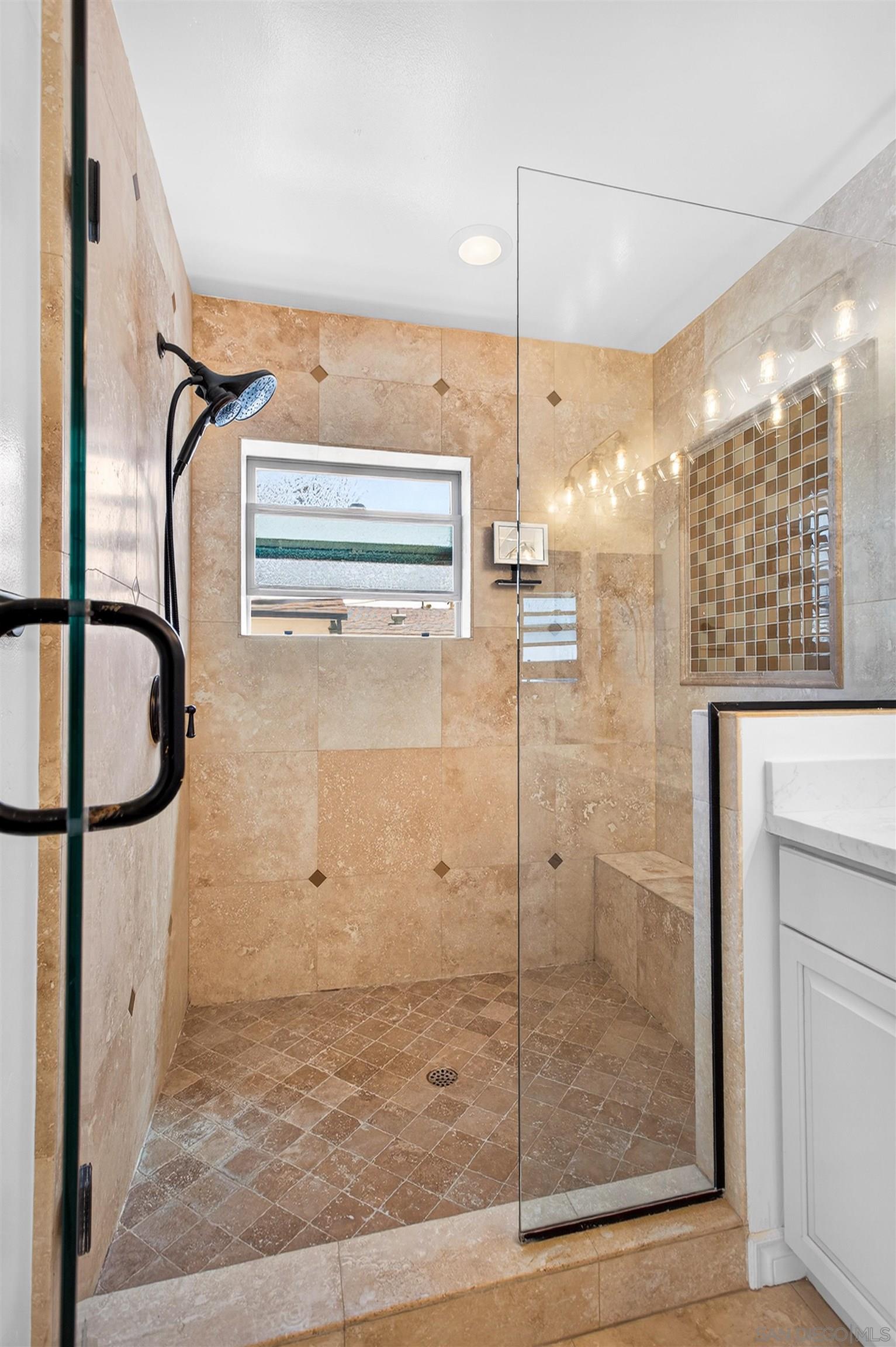 Detail Gallery Image 21 of 36 For 381  Bonair, La Jolla,  CA 92037 - 3 Beds | 2/1 Baths