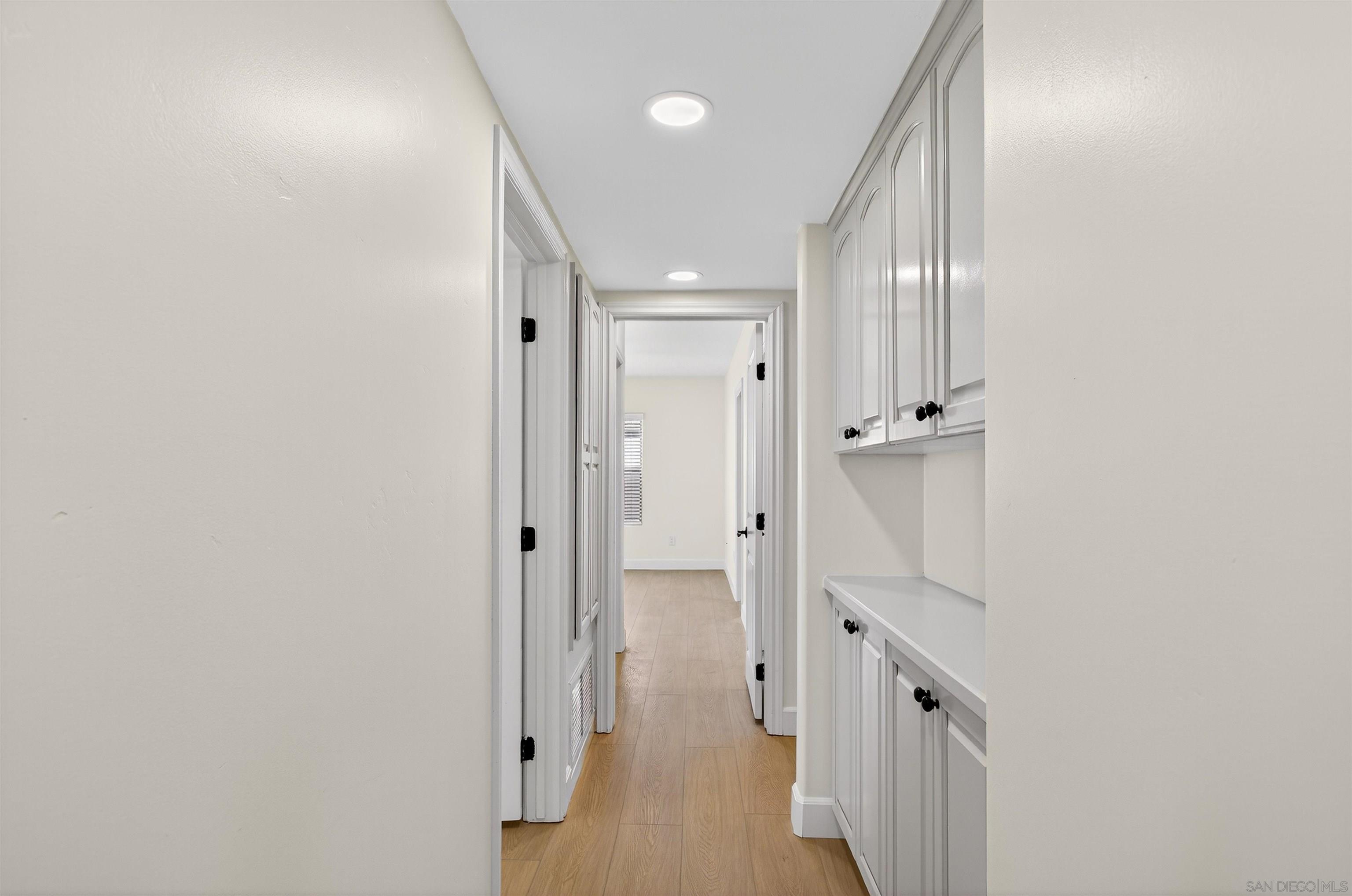 Detail Gallery Image 24 of 36 For 381  Bonair, La Jolla,  CA 92037 - 3 Beds | 2/1 Baths