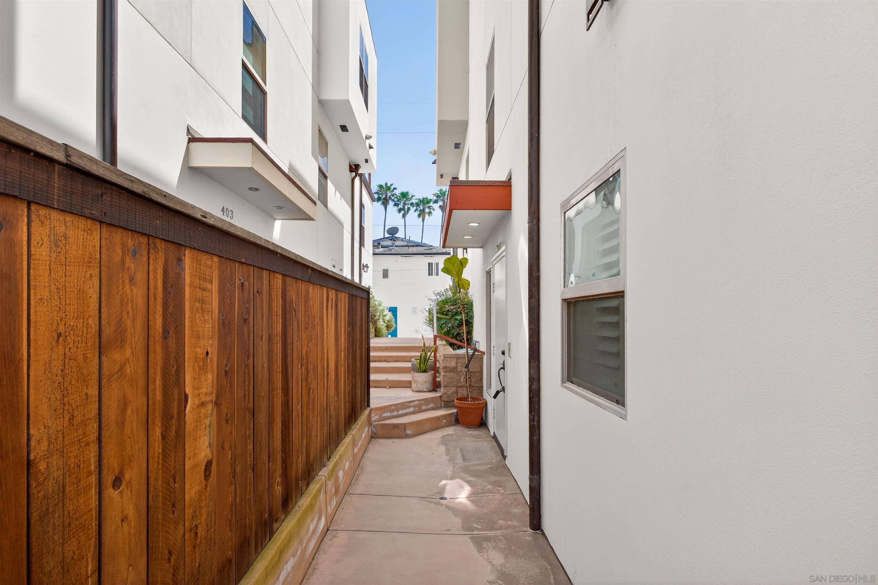 Detail Gallery Image 28 of 36 For 381  Bonair, La Jolla,  CA 92037 - 3 Beds | 2/1 Baths