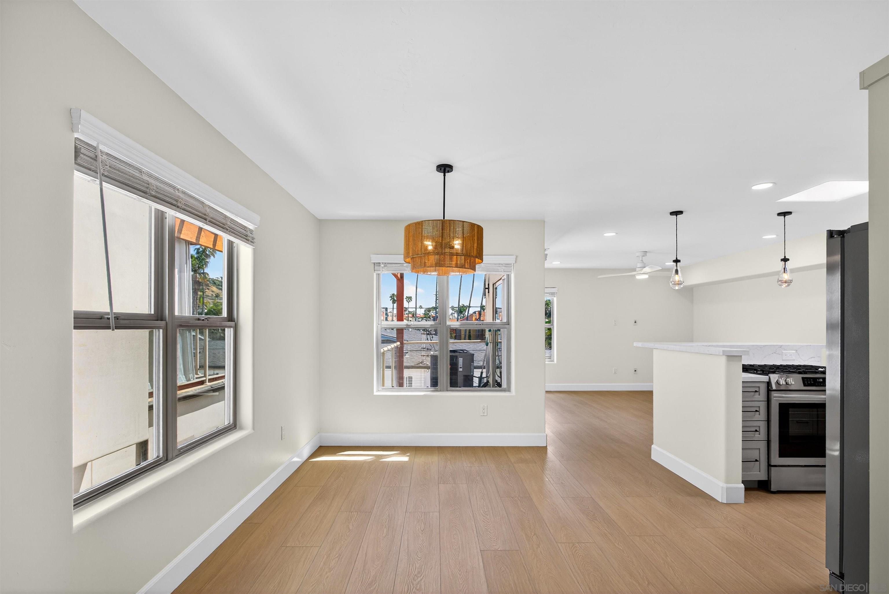 Detail Gallery Image 5 of 36 For 381  Bonair, La Jolla,  CA 92037 - 3 Beds | 2/1 Baths