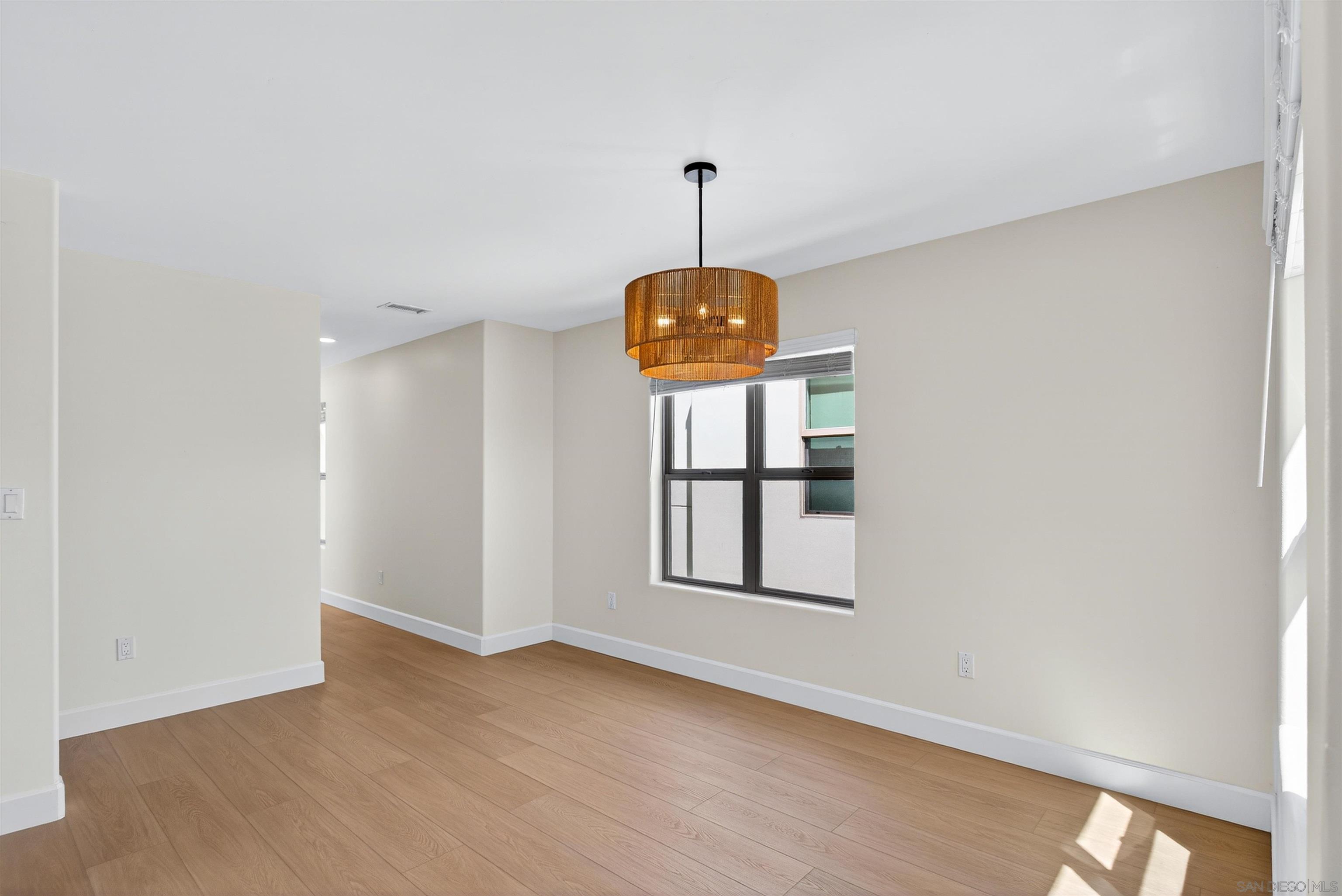 Detail Gallery Image 7 of 36 For 381  Bonair, La Jolla,  CA 92037 - 3 Beds | 2/1 Baths