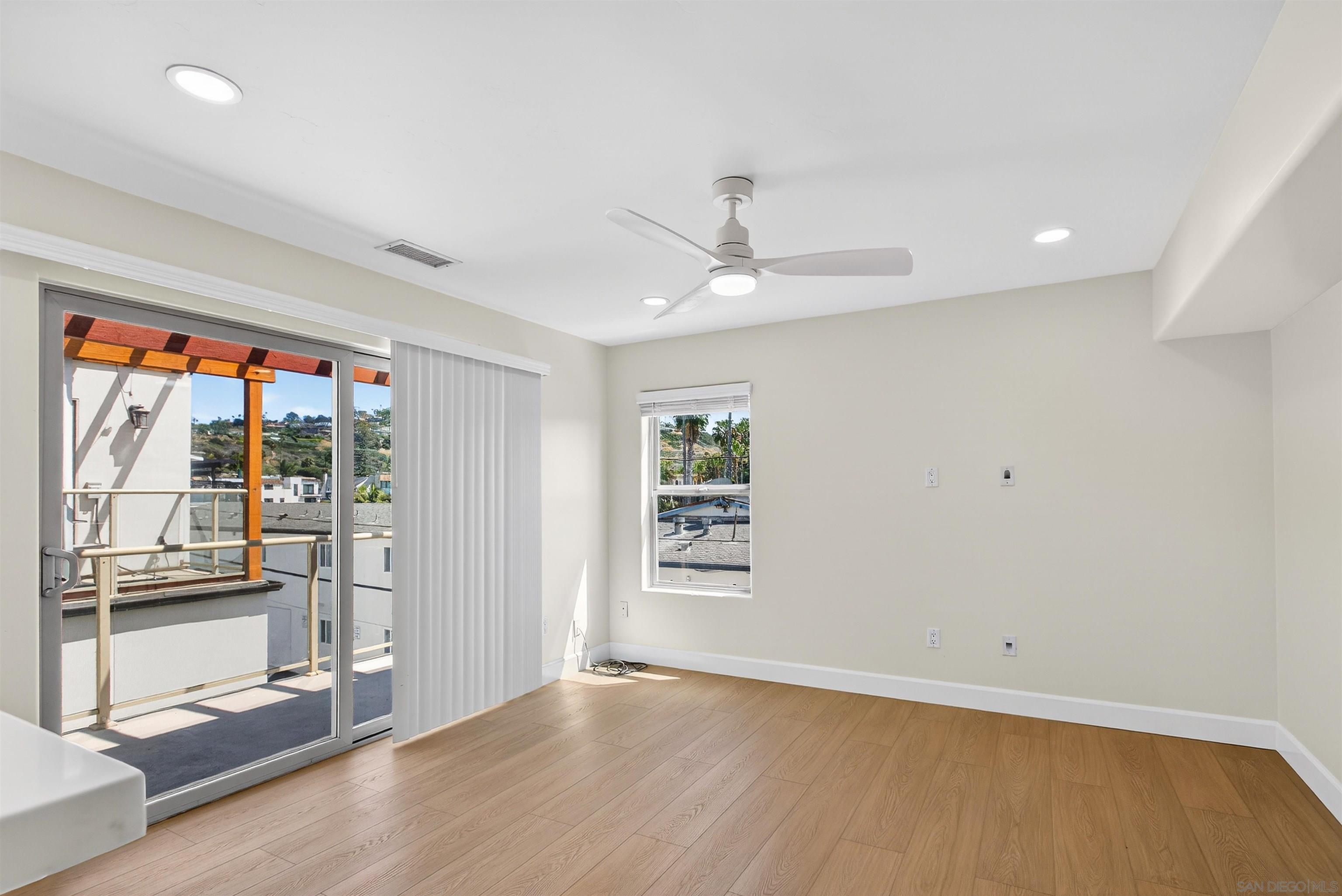 Detail Gallery Image 8 of 36 For 381  Bonair, La Jolla,  CA 92037 - 3 Beds | 2/1 Baths