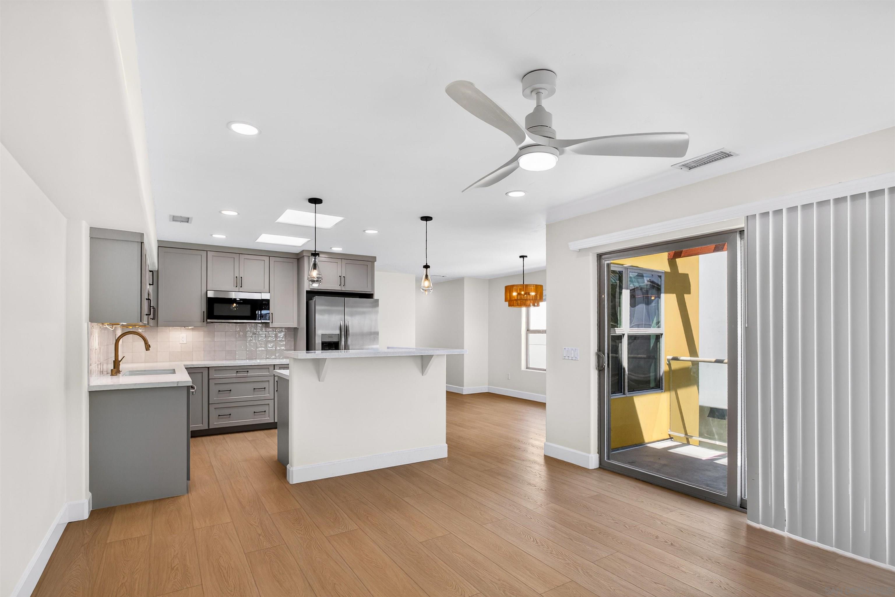 Detail Gallery Image 9 of 36 For 381  Bonair, La Jolla,  CA 92037 - 3 Beds | 2/1 Baths