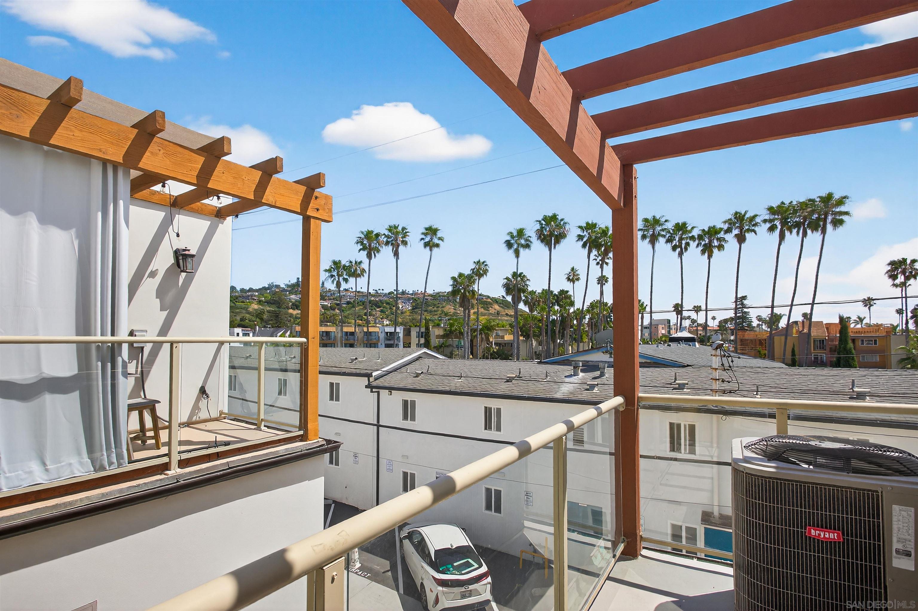 Detail Gallery Image 10 of 36 For 381  Bonair, La Jolla,  CA 92037 - 3 Beds | 2/1 Baths