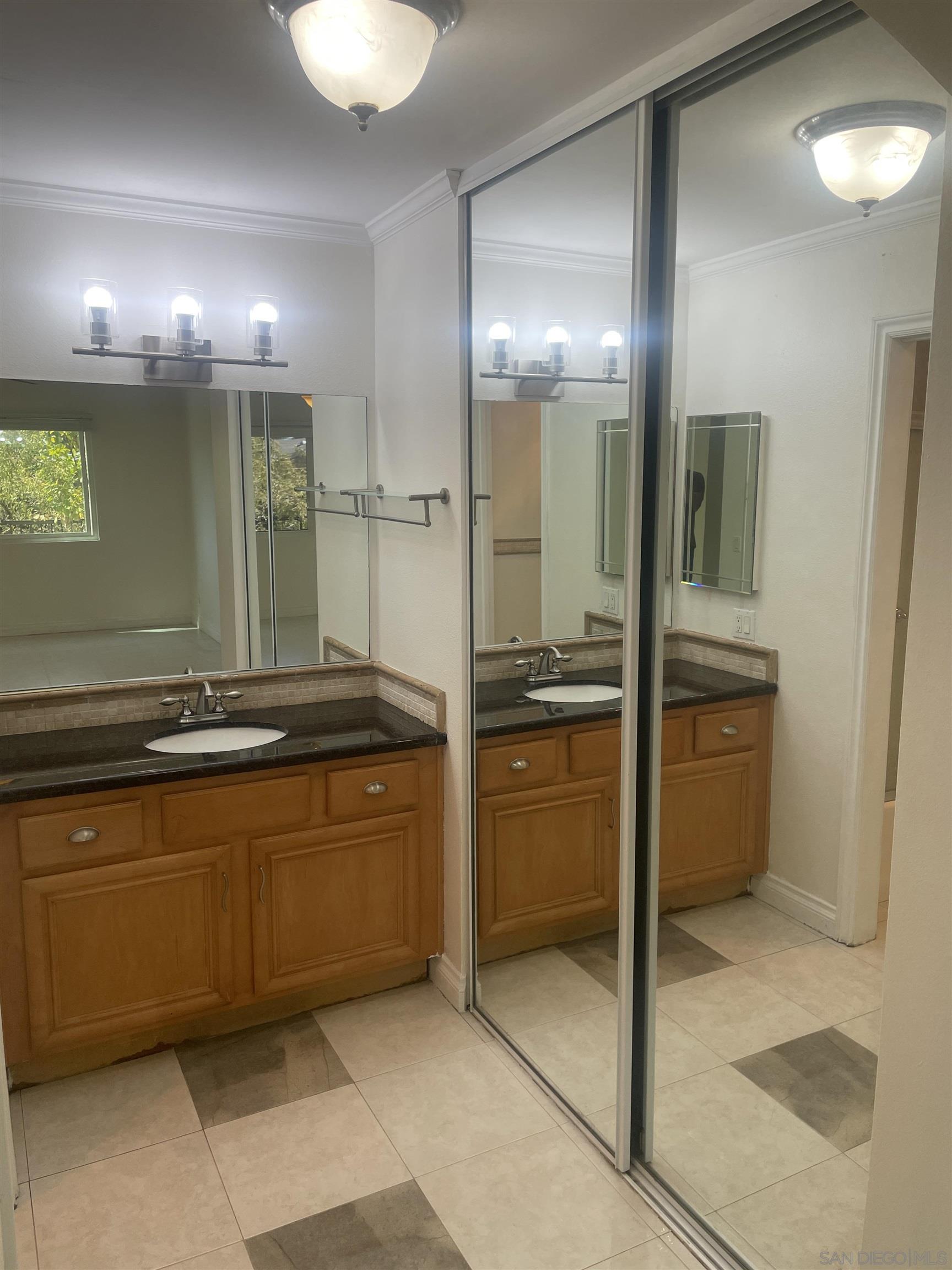 Detail Gallery Image 12 of 22 For 9949  Erma Rd.  106, San Diego,  CA 92131 - 2 Beds | 2 Baths