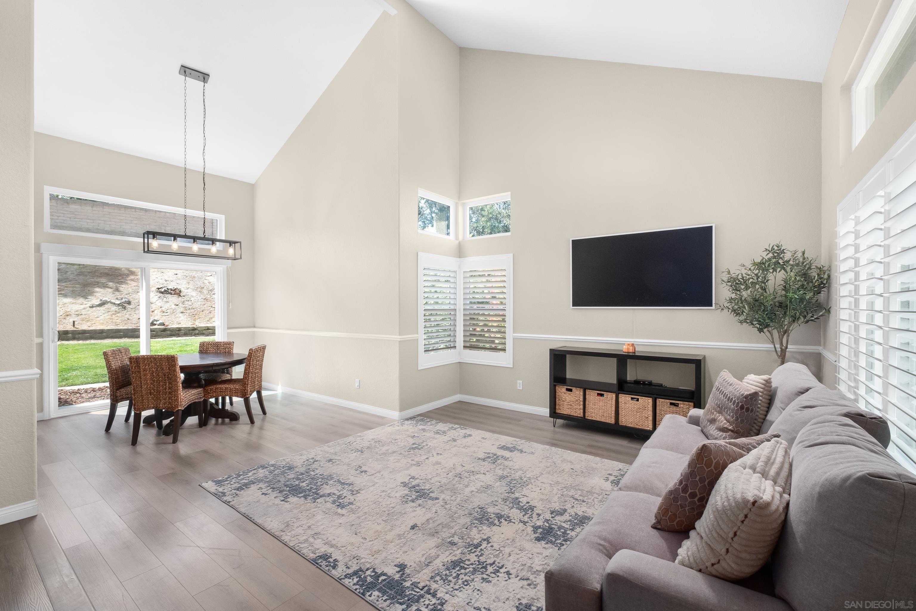 Detail Gallery Image 3 of 44 For 1865  Ithaca Dr, Vista,  CA 92081 - 3 Beds | 2/1 Baths