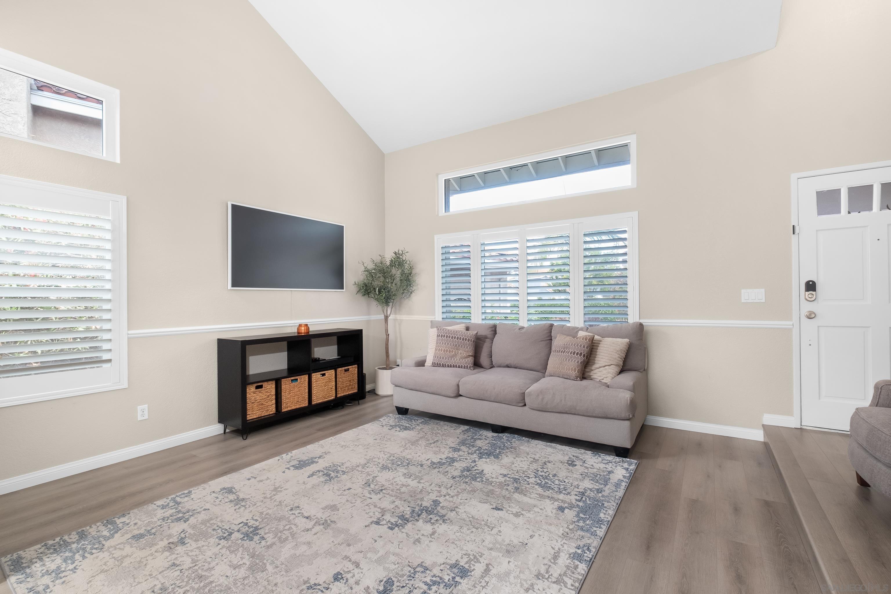 Detail Gallery Image 5 of 44 For 1865  Ithaca Dr, Vista,  CA 92081 - 3 Beds | 2/1 Baths