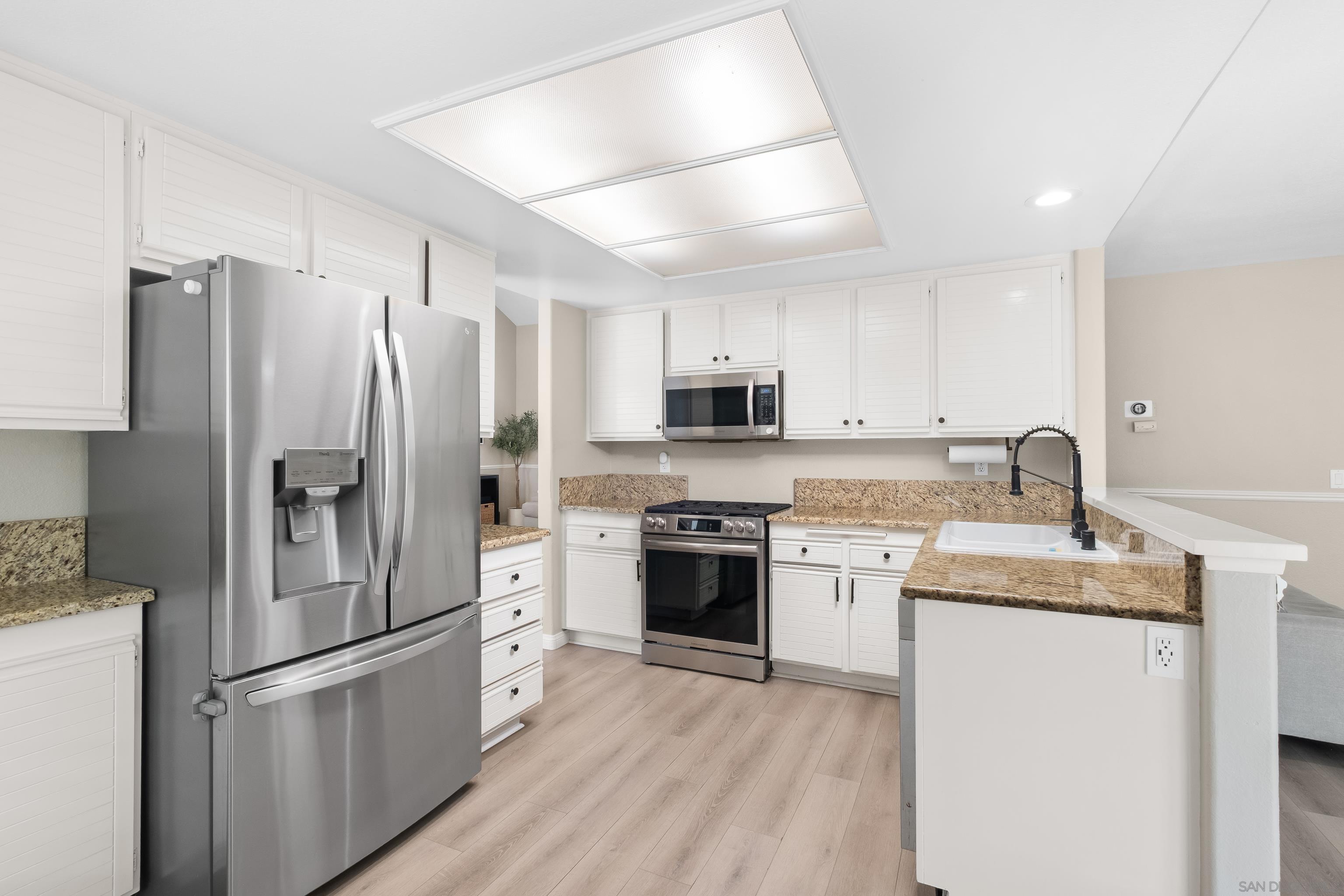 Detail Gallery Image 10 of 44 For 1865  Ithaca Dr, Vista,  CA 92081 - 3 Beds | 2/1 Baths