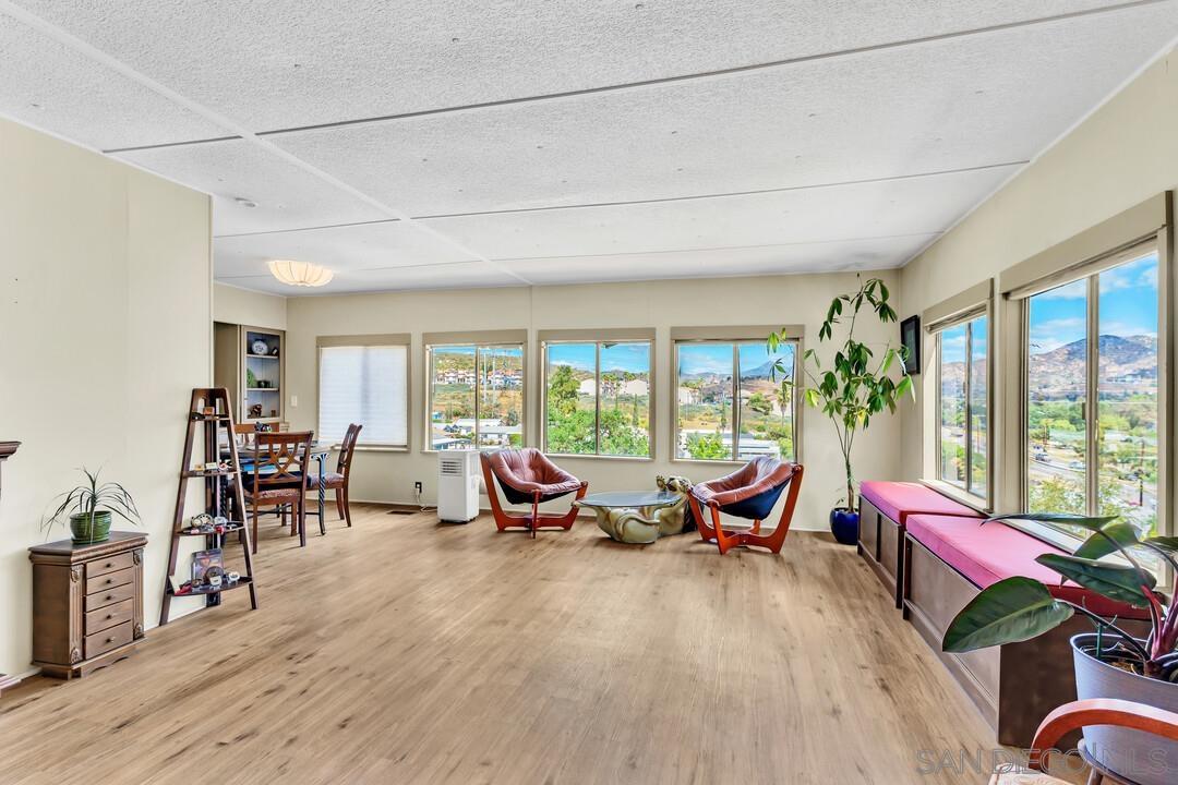 Front Image Thumbnail for SD260008944