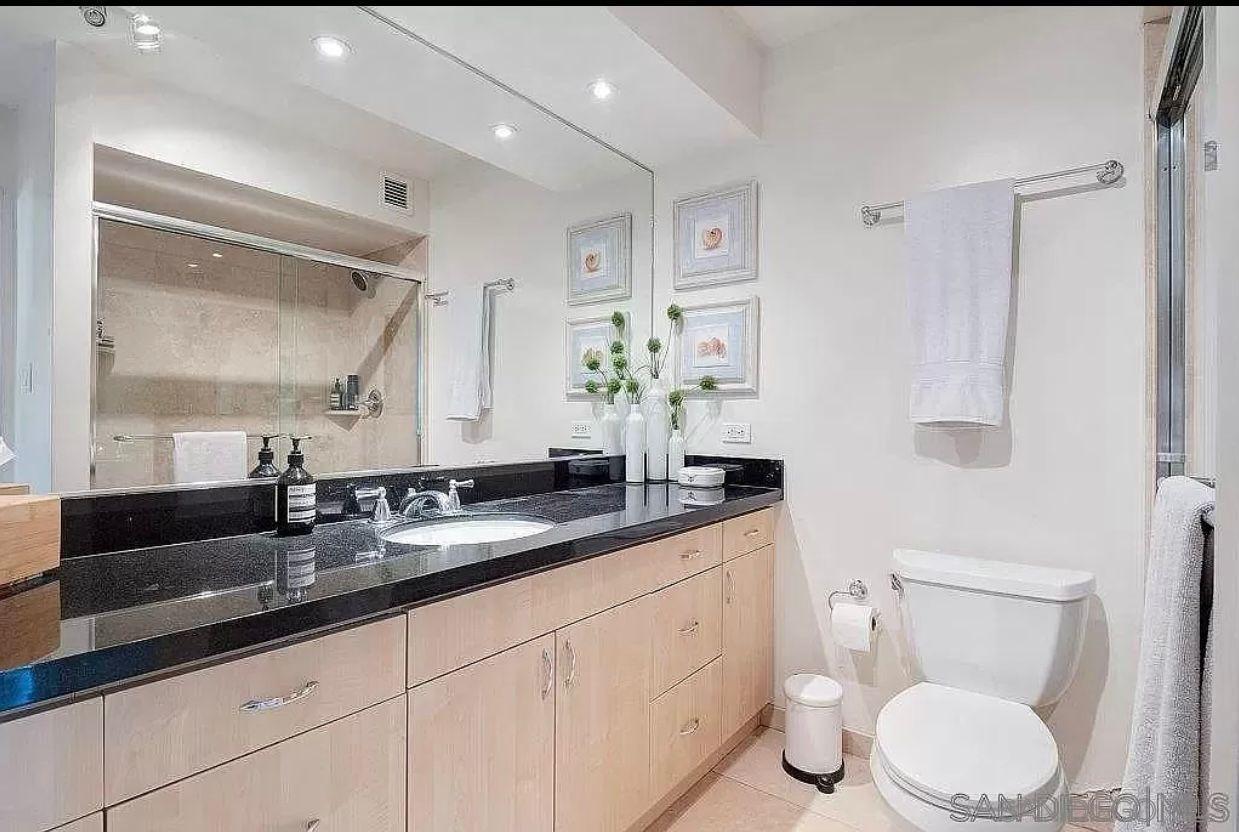 Detail Gallery Image 11 of 12 For 1770  Avenida Del Mundo  204, Coronado,  CA 92118 - 2 Beds | 2 Baths