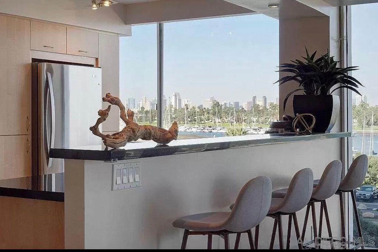 Detail Gallery Image 3 of 12 For 1770  Avenida Del Mundo  204, Coronado,  CA 92118 - 2 Beds | 2 Baths