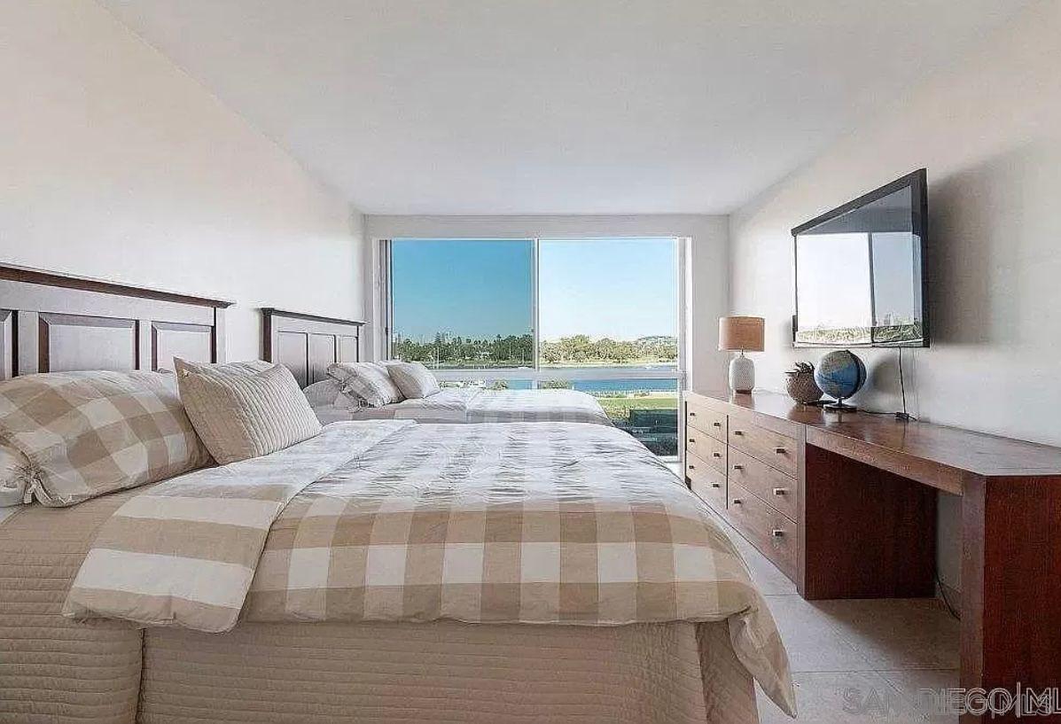 Detail Gallery Image 9 of 12 For 1770  Avenida Del Mundo  204, Coronado,  CA 92118 - 2 Beds | 2 Baths