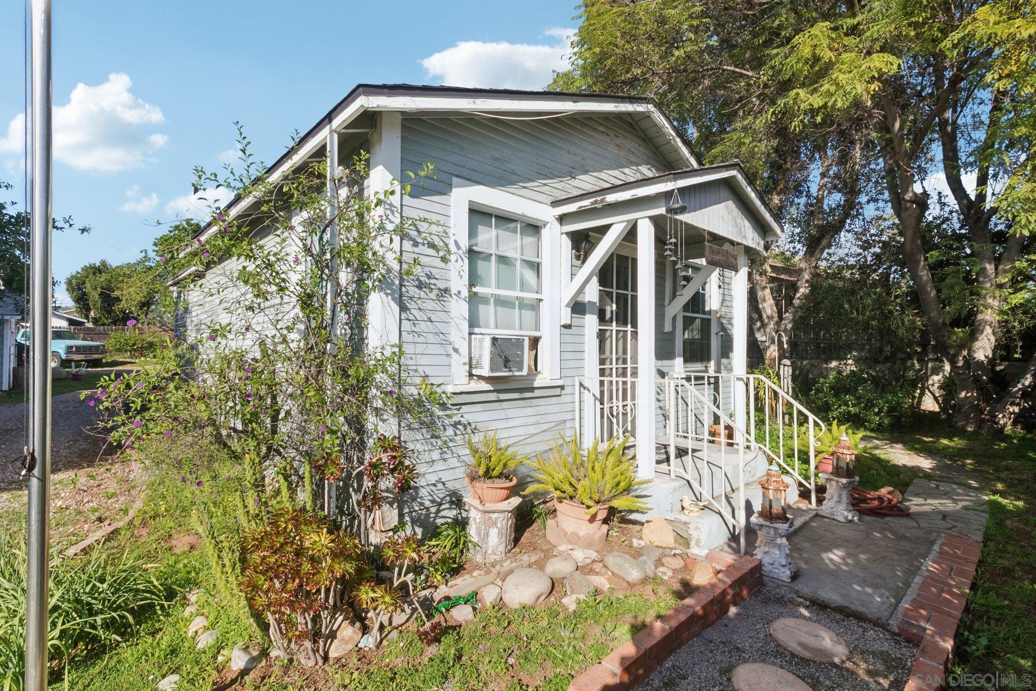 Front Image Thumbnail for SD260008951