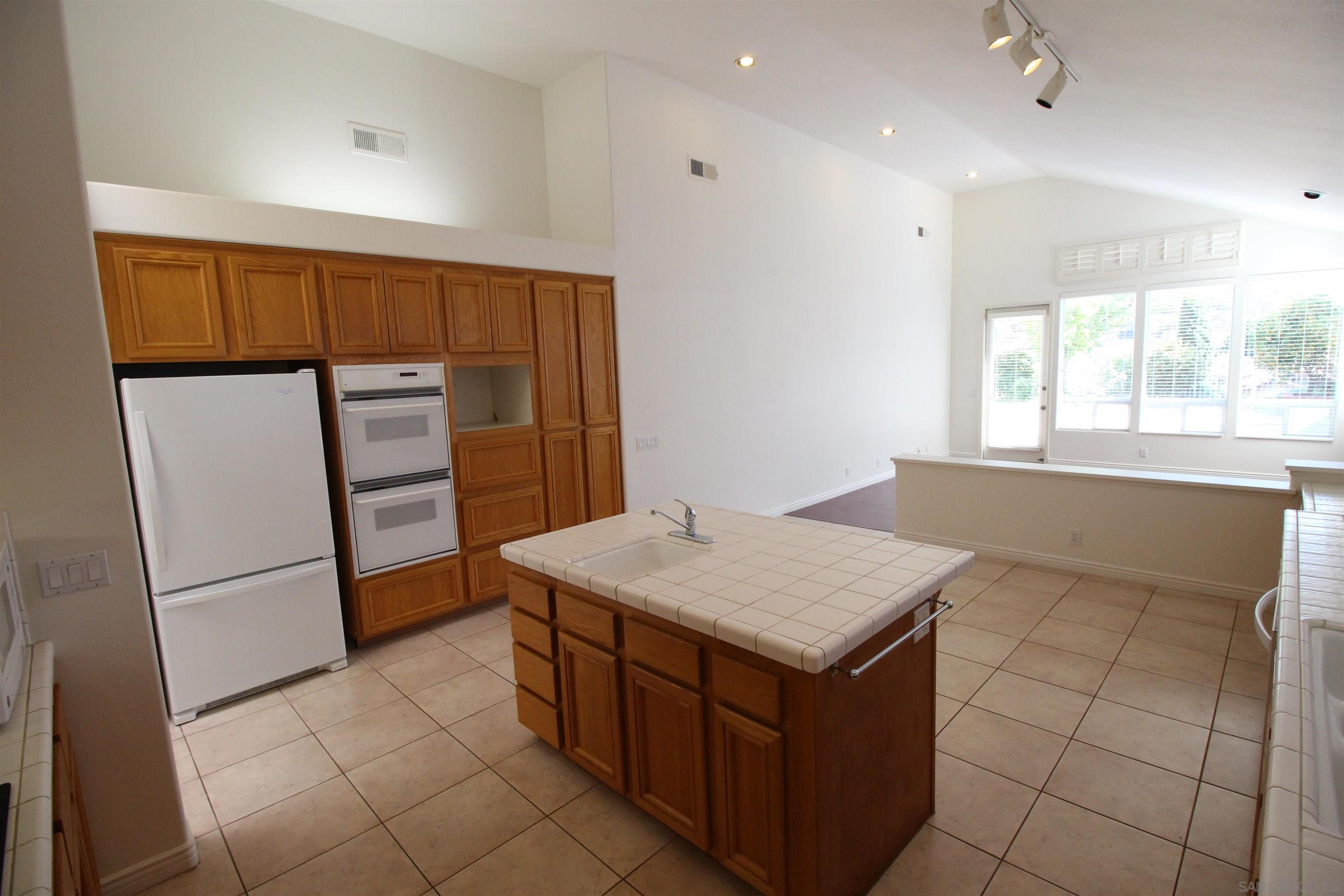 Detail Gallery Image 12 of 34 For 12523  Cypress Woods, San Diego,  CA 92131 - 3 Beds | 2 Baths