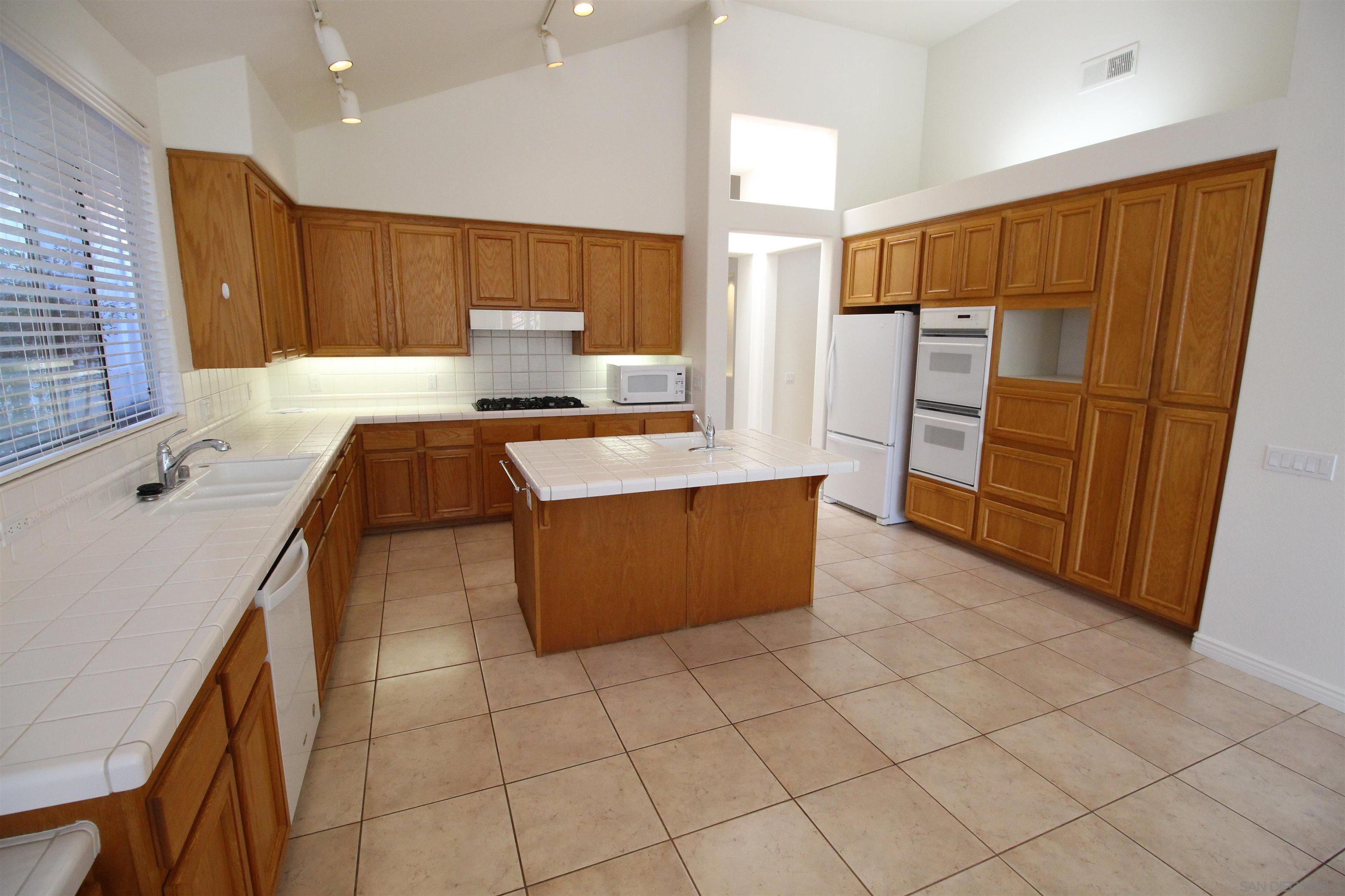 Detail Gallery Image 13 of 34 For 12523  Cypress Woods, San Diego,  CA 92131 - 3 Beds | 2 Baths