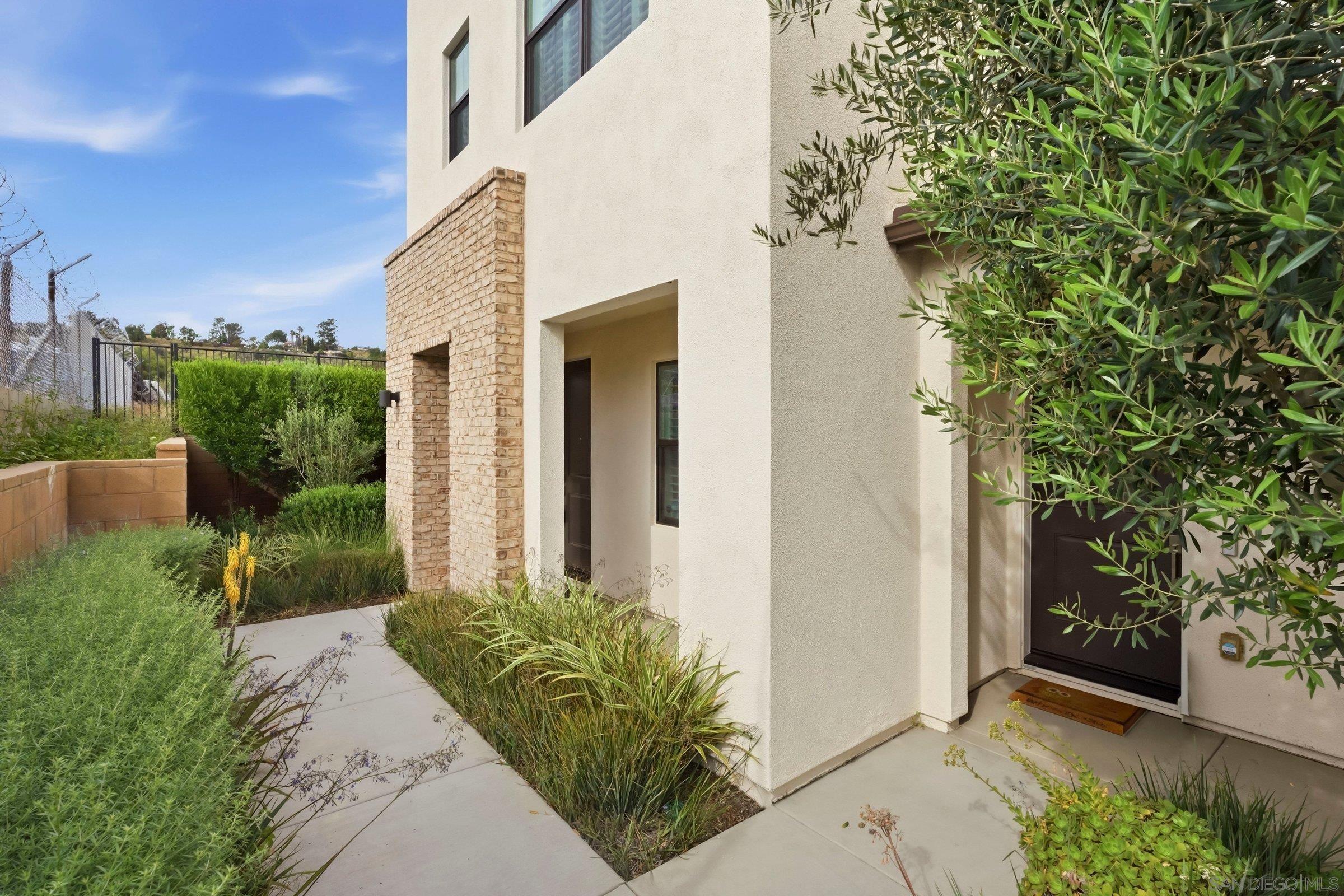 Front Image Thumbnail for SD260009023