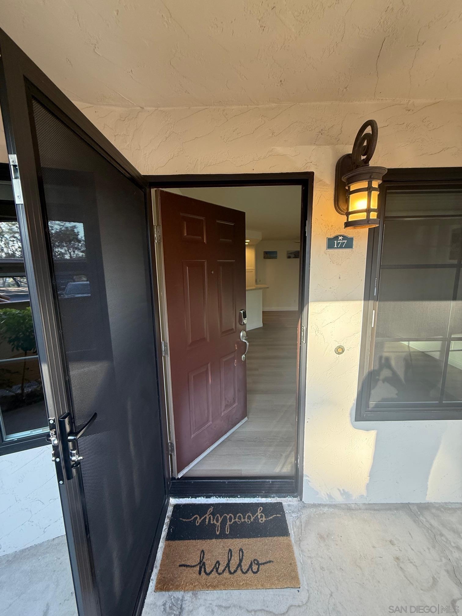 Detail Gallery Image 2 of 12 For 12675  Camino Mira Del Mar  177, San Diego,  CA 92130 - 1 Beds | 1 Baths