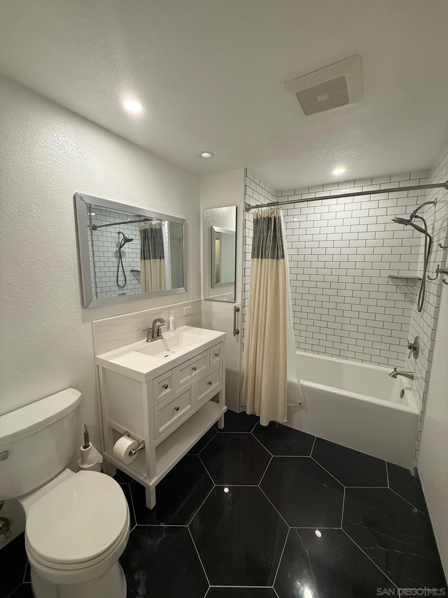 Detail Gallery Image 12 of 12 For 12675  Camino Mira Del Mar  177, San Diego,  CA 92130 - 1 Beds | 1 Baths