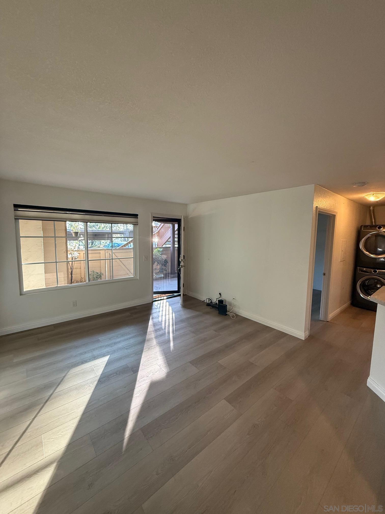 Detail Gallery Image 4 of 12 For 12675  Camino Mira Del Mar  177, San Diego,  CA 92130 - 1 Beds | 1 Baths