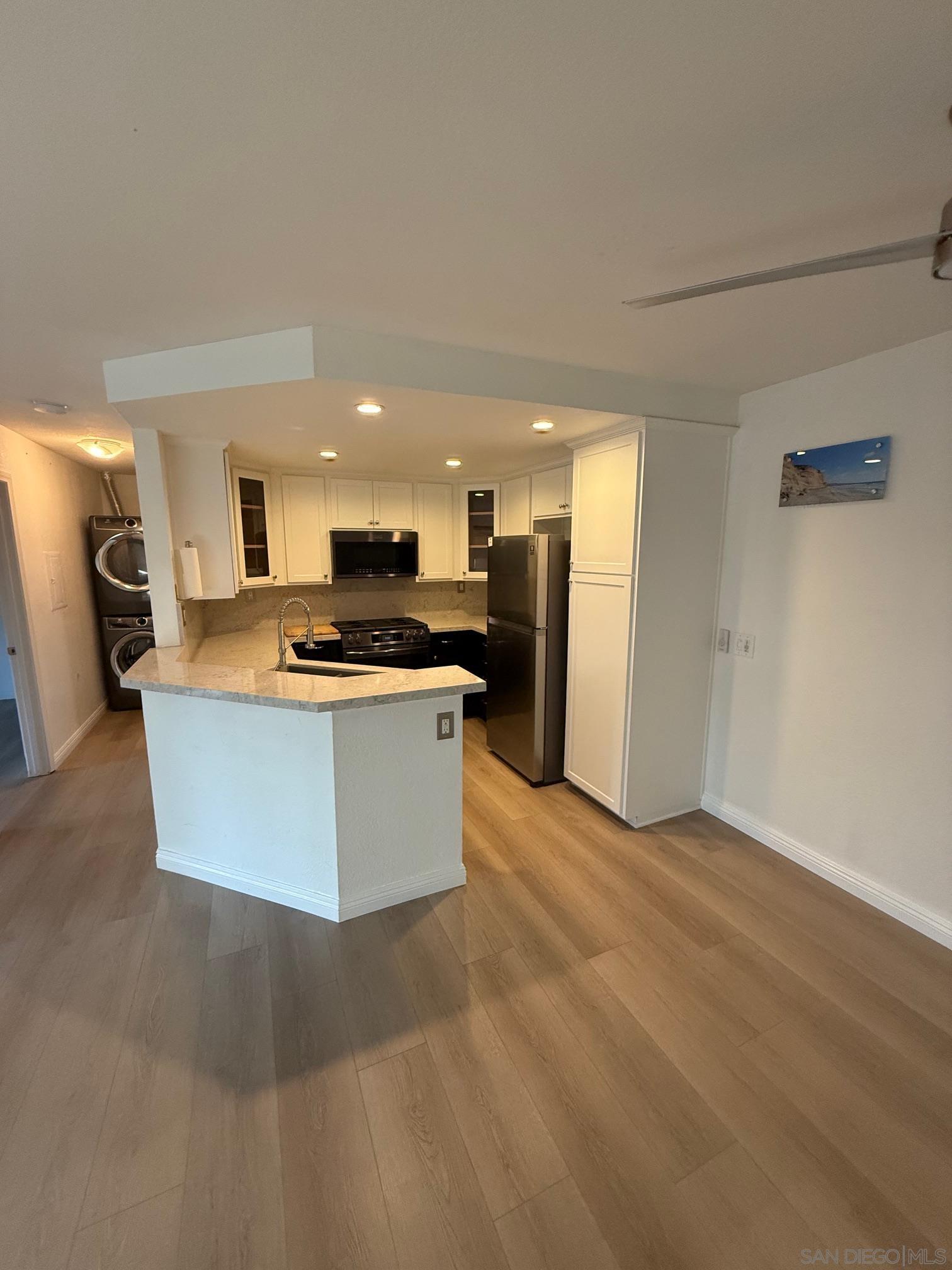 Detail Gallery Image 5 of 12 For 12675  Camino Mira Del Mar  177, San Diego,  CA 92130 - 1 Beds | 1 Baths