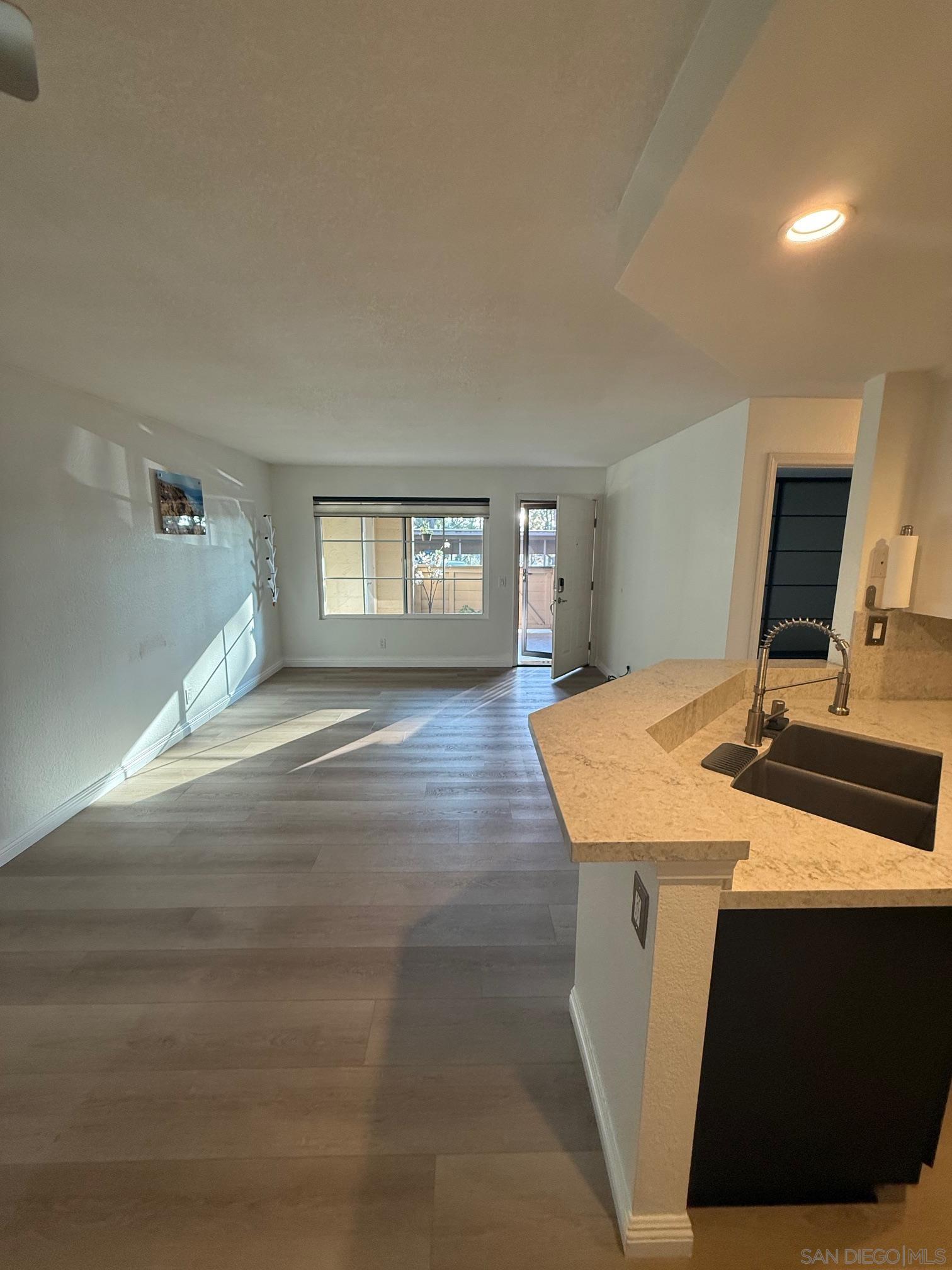 Detail Gallery Image 6 of 12 For 12675  Camino Mira Del Mar  177, San Diego,  CA 92130 - 1 Beds | 1 Baths