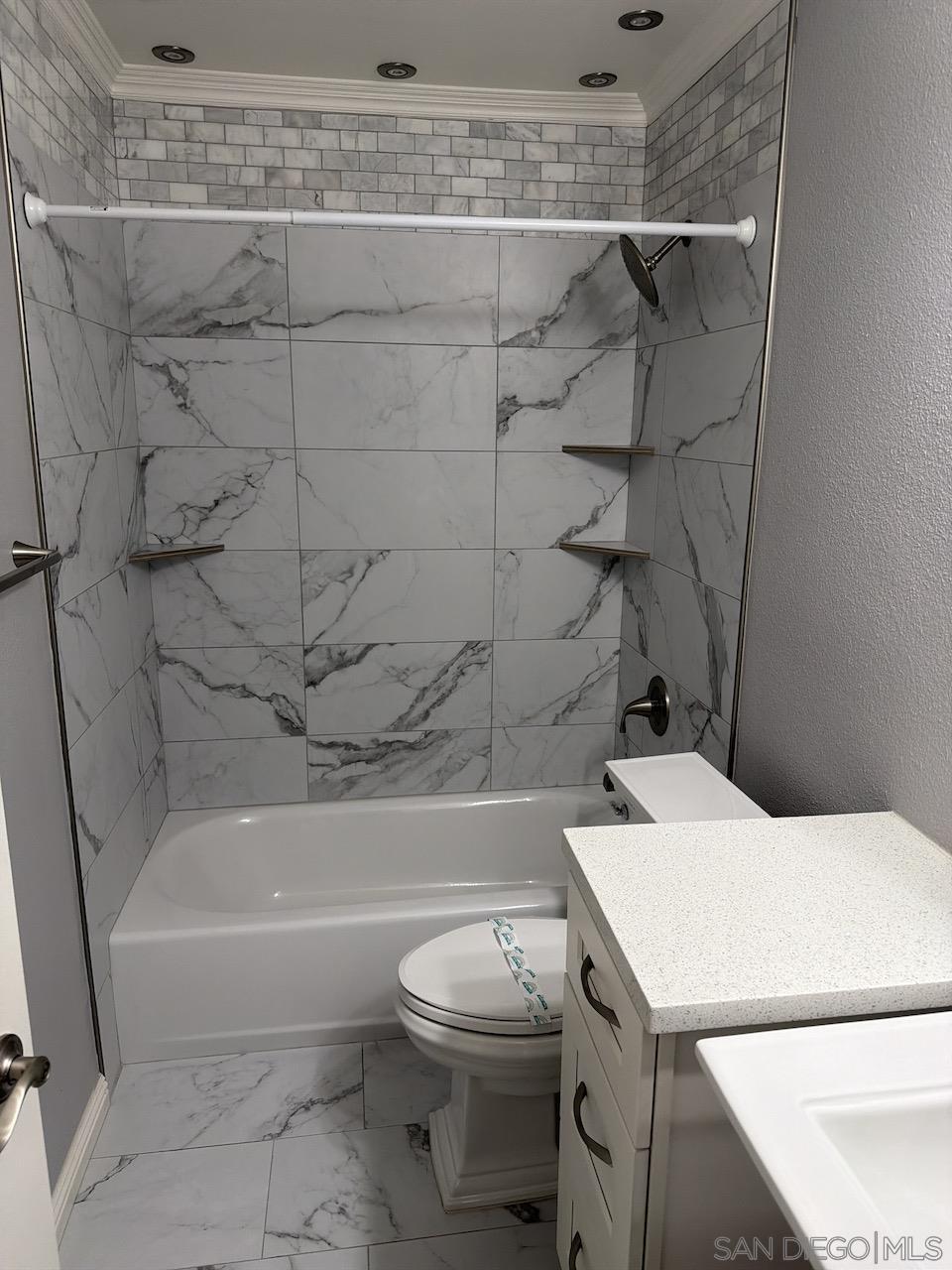 Detail Gallery Image 11 of 23 For 8119  Paradise Valley Ct, Spring Valley,  CA 91977 - 3 Beds | 2 Baths