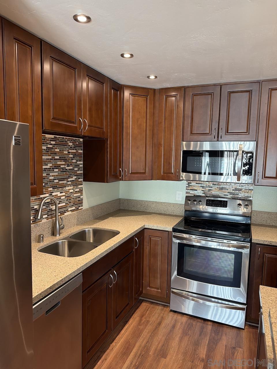 Detail Gallery Image 8 of 23 For 8119  Paradise Valley Ct, Spring Valley,  CA 91977 - 3 Beds | 2 Baths