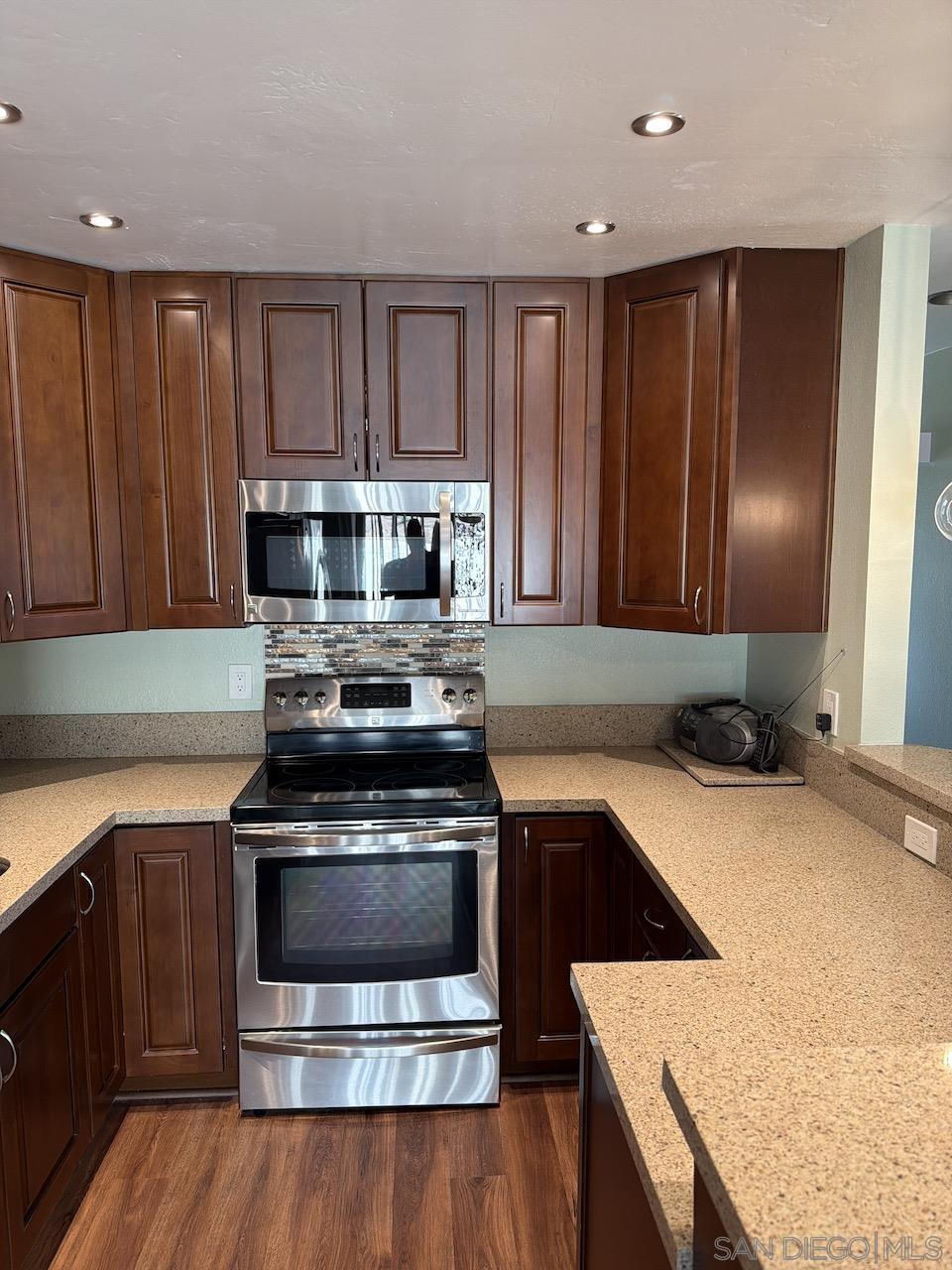 Detail Gallery Image 9 of 23 For 8119  Paradise Valley Ct, Spring Valley,  CA 91977 - 3 Beds | 2 Baths