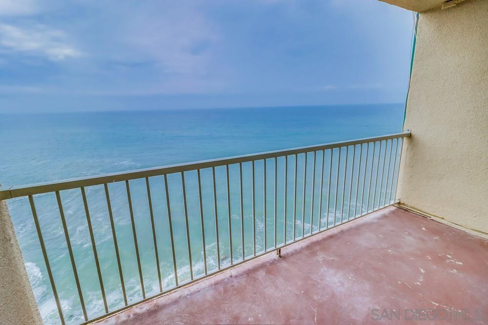 Detail Gallery Image 2 of 28 For 4909  Orchard Ave  302, San Diego,  CA 92107 - 2 Beds | 2 Baths