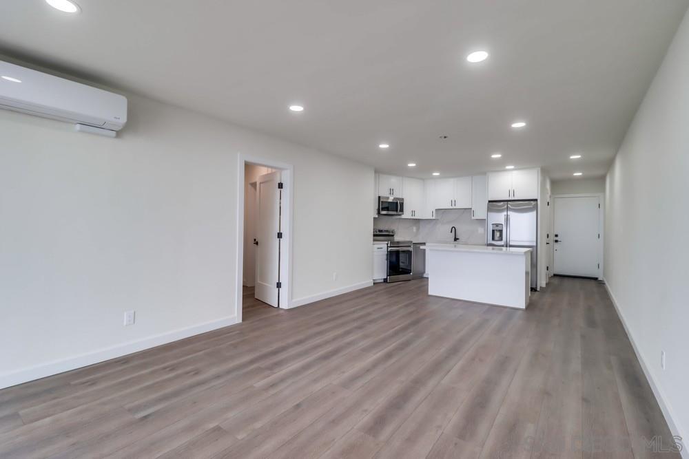 Detail Gallery Image 12 of 28 For 4909  Orchard Ave  302, San Diego,  CA 92107 - 2 Beds | 2 Baths