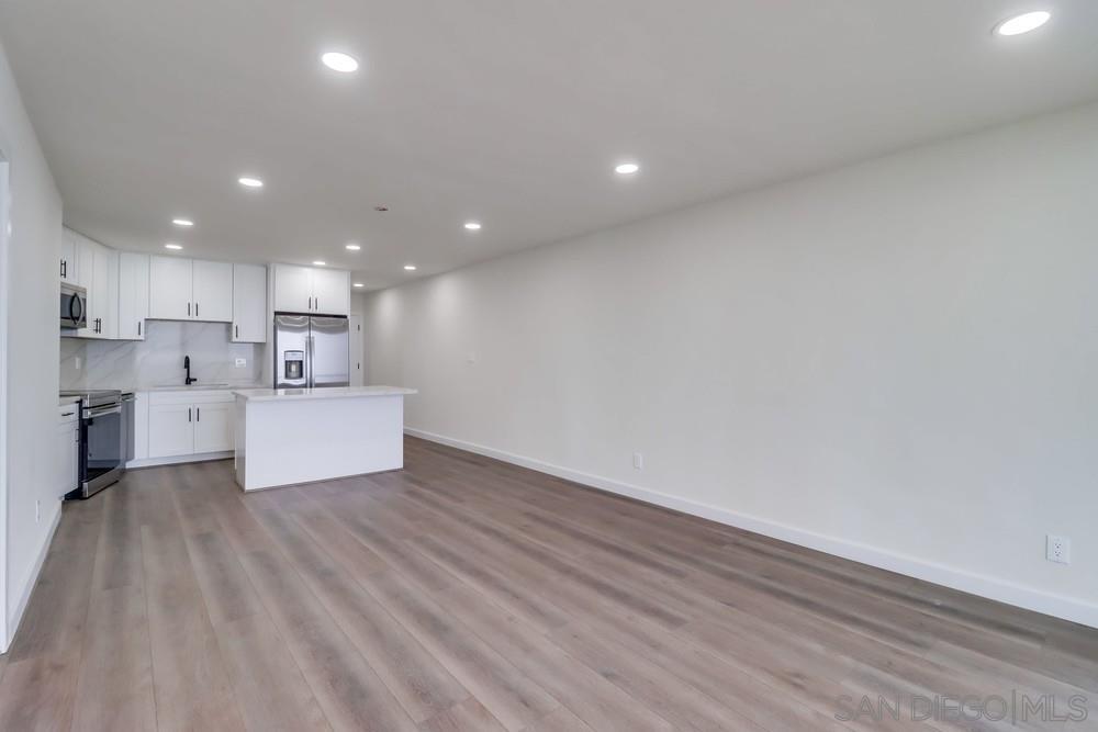 Detail Gallery Image 13 of 28 For 4909  Orchard Ave  302, San Diego,  CA 92107 - 2 Beds | 2 Baths