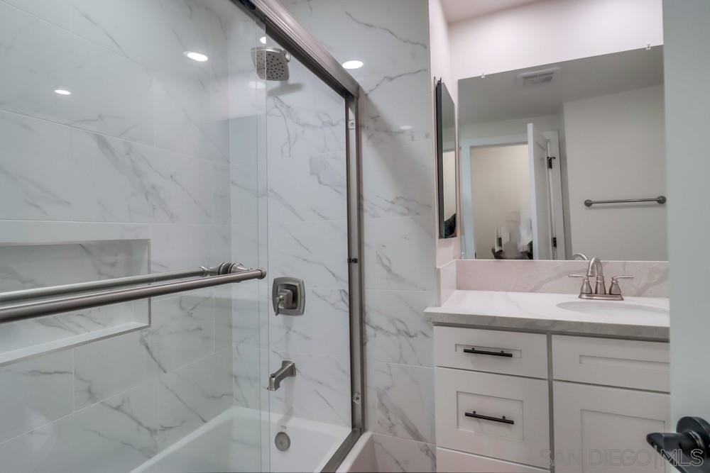 Detail Gallery Image 23 of 28 For 4909  Orchard Ave  302, San Diego,  CA 92107 - 2 Beds | 2 Baths