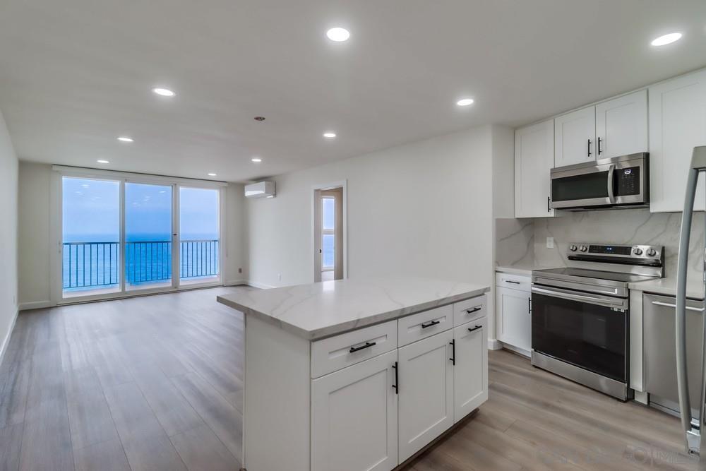 Detail Gallery Image 6 of 28 For 4909  Orchard Ave  302, San Diego,  CA 92107 - 2 Beds | 2 Baths