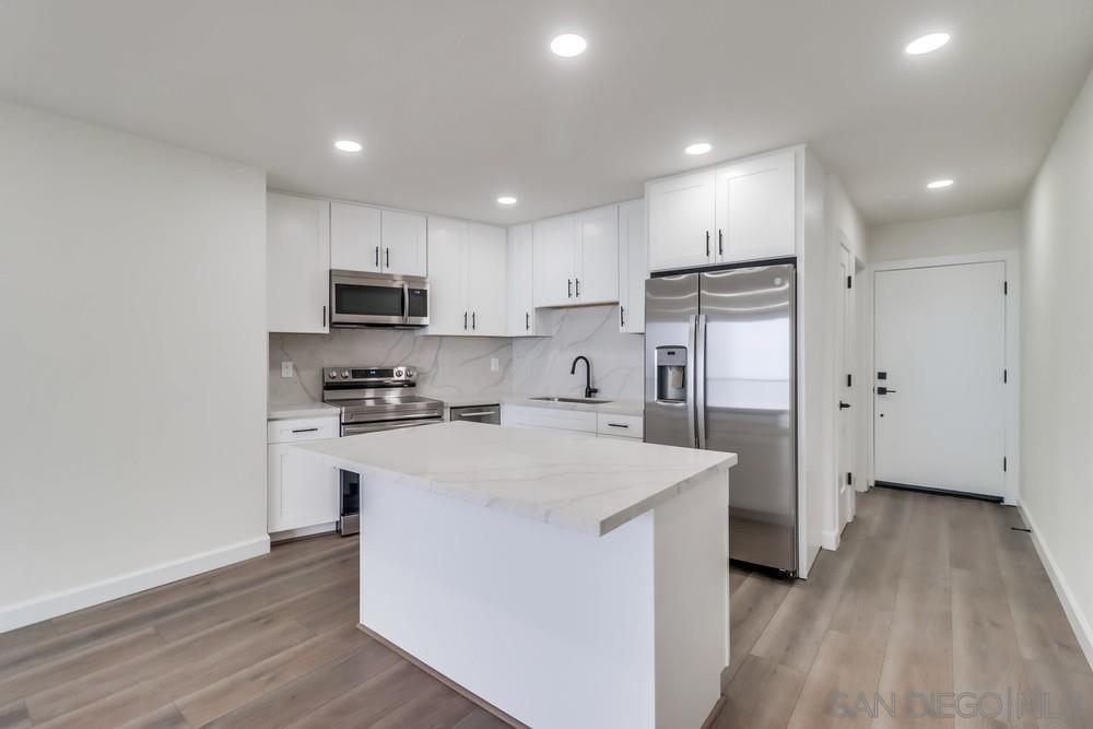 Detail Gallery Image 7 of 28 For 4909  Orchard Ave  302, San Diego,  CA 92107 - 2 Beds | 2 Baths