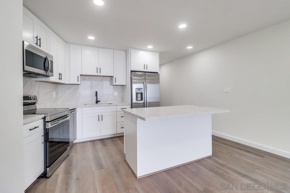 Detail Gallery Image 8 of 28 For 4909  Orchard Ave  302, San Diego,  CA 92107 - 2 Beds | 2 Baths