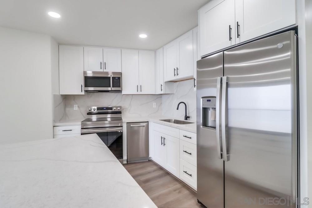 Detail Gallery Image 9 of 28 For 4909  Orchard Ave  302, San Diego,  CA 92107 - 2 Beds | 2 Baths