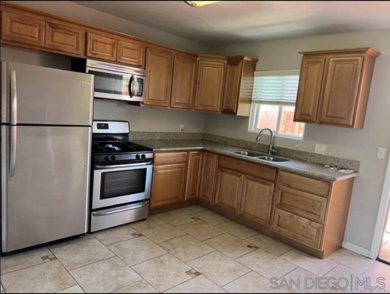 Detail Gallery Image 11 of 16 For 574  10th St, Imperial Beach,  CA 91932 - 3 Beds | 2 Baths