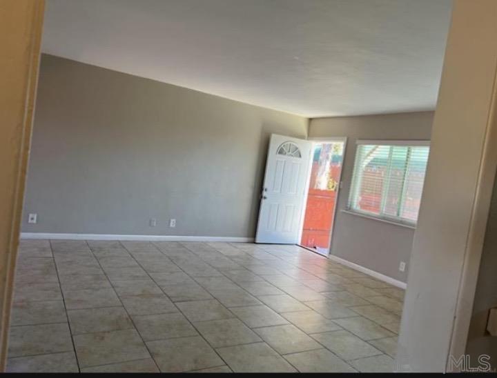 Detail Gallery Image 5 of 16 For 574  10th St, Imperial Beach,  CA 91932 - 3 Beds | 2 Baths