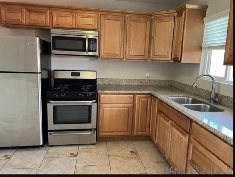 Detail Gallery Image 10 of 16 For 574  10th St, Imperial Beach,  CA 91932 - 3 Beds | 2 Baths