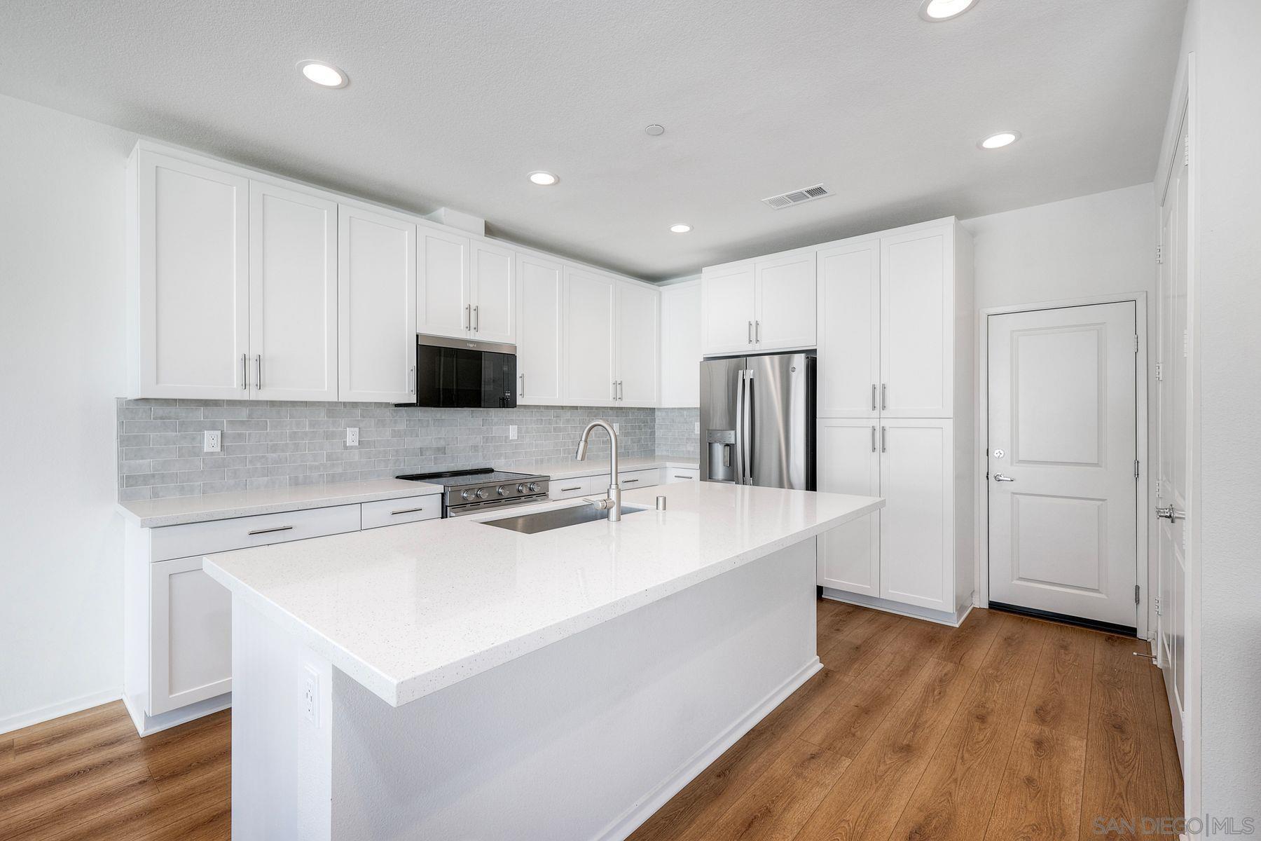 Front Image Thumbnail for SD260009066