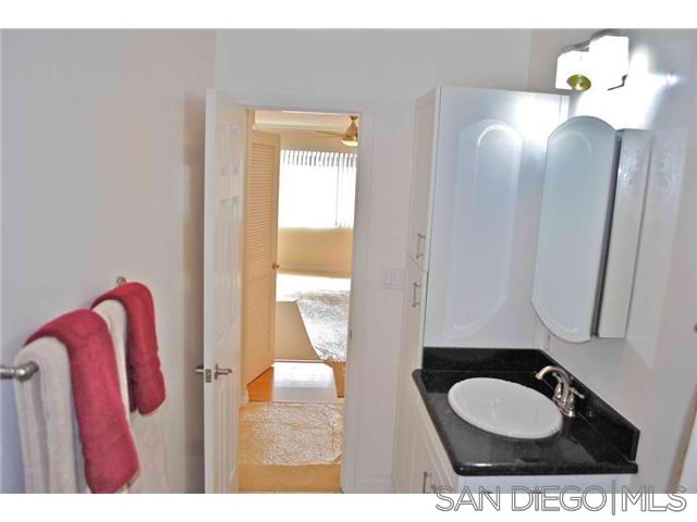 Detail Gallery Image 2 of 8 For 853  Thomas  11, San Diego,  CA 92109 - 1 Beds | 1 Baths