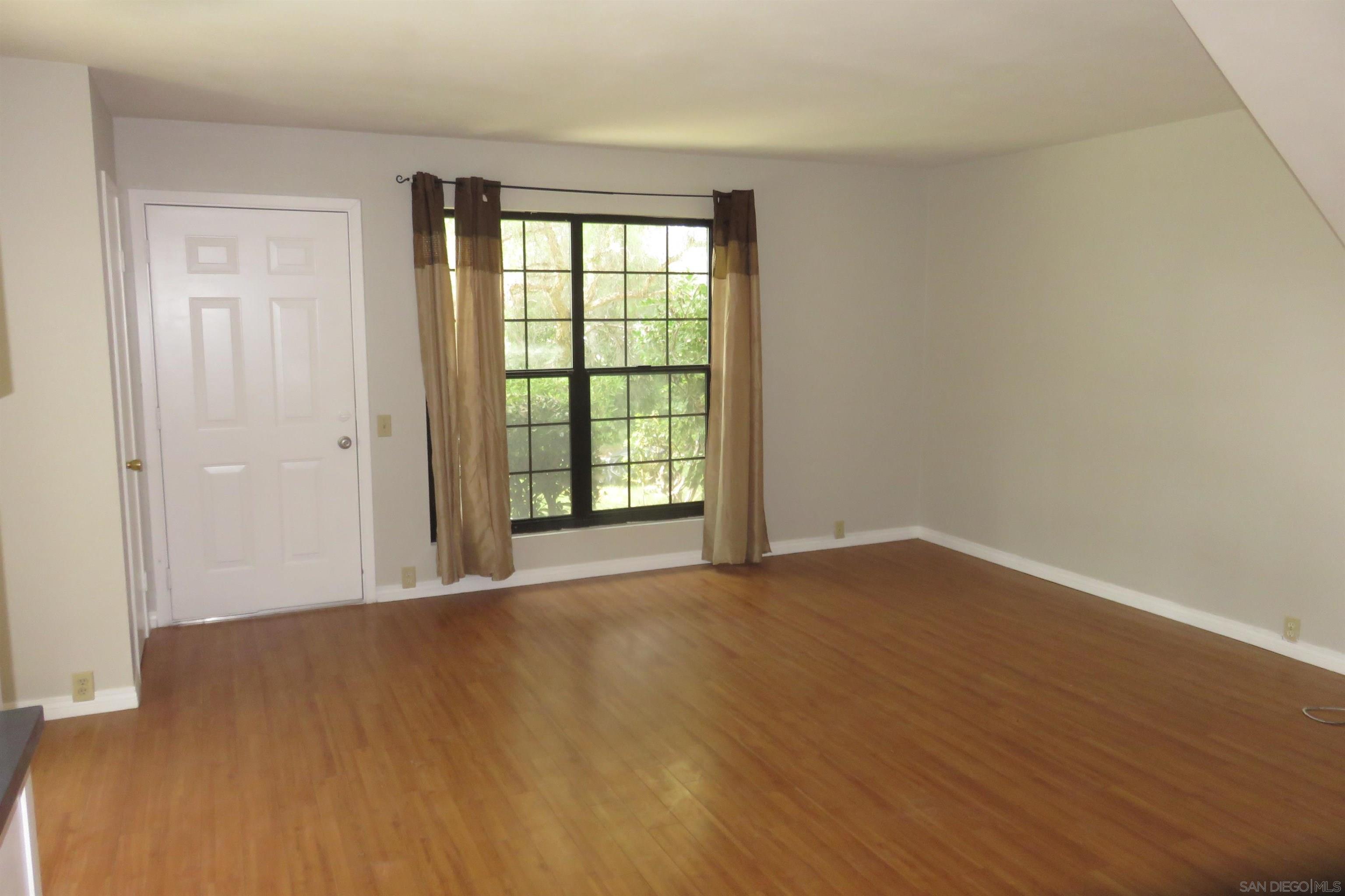 Detail Gallery Image 5 of 33 For 9526  Easter Way, San Diego,  CA 92121 - 3 Beds | 1/1 Baths